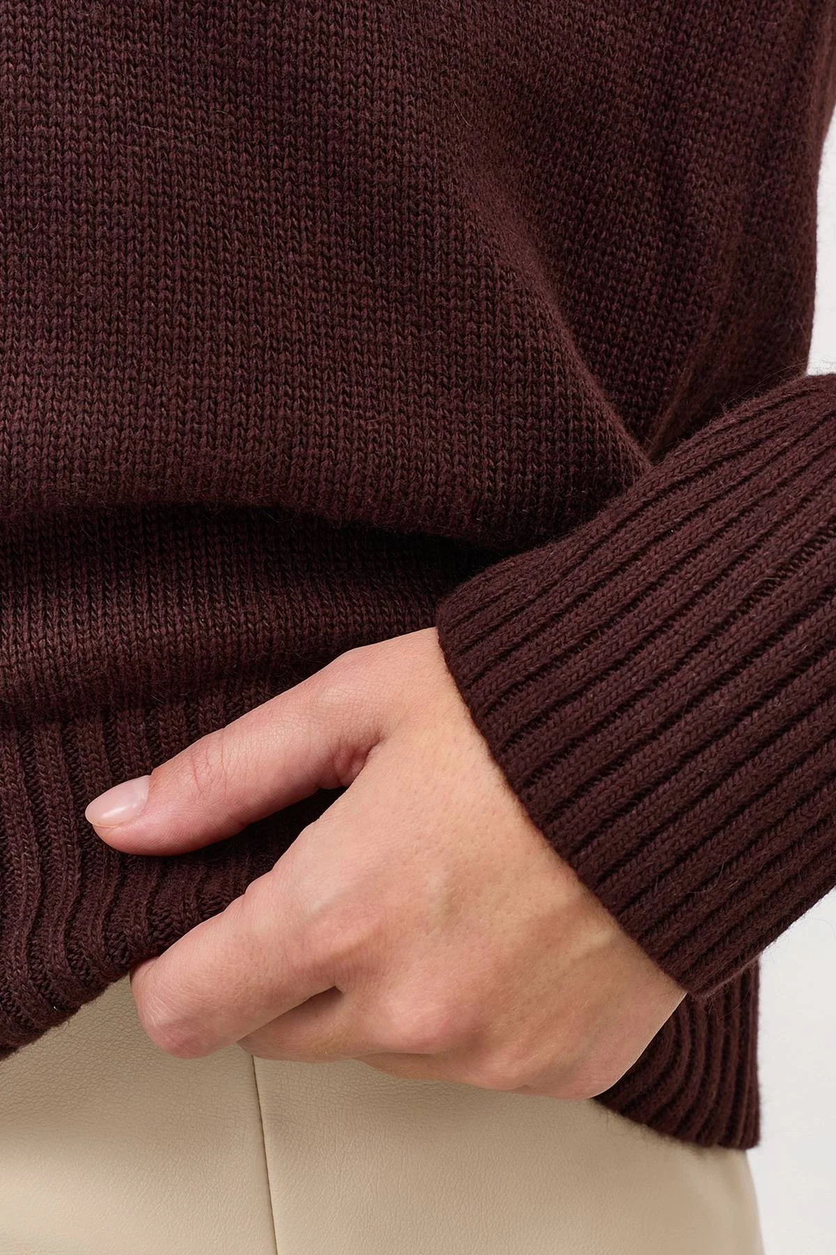 Базовый джемпер с V-образным вырезом, 46