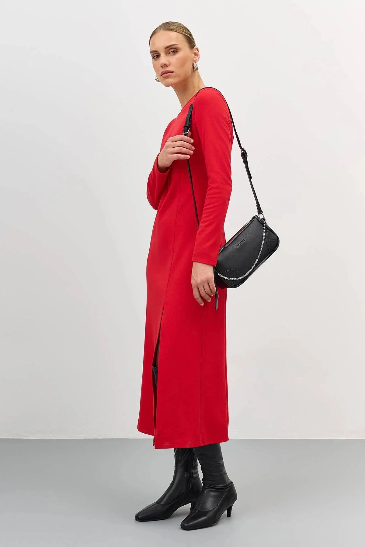 Трикотажное платье с высоким разрезом, 46