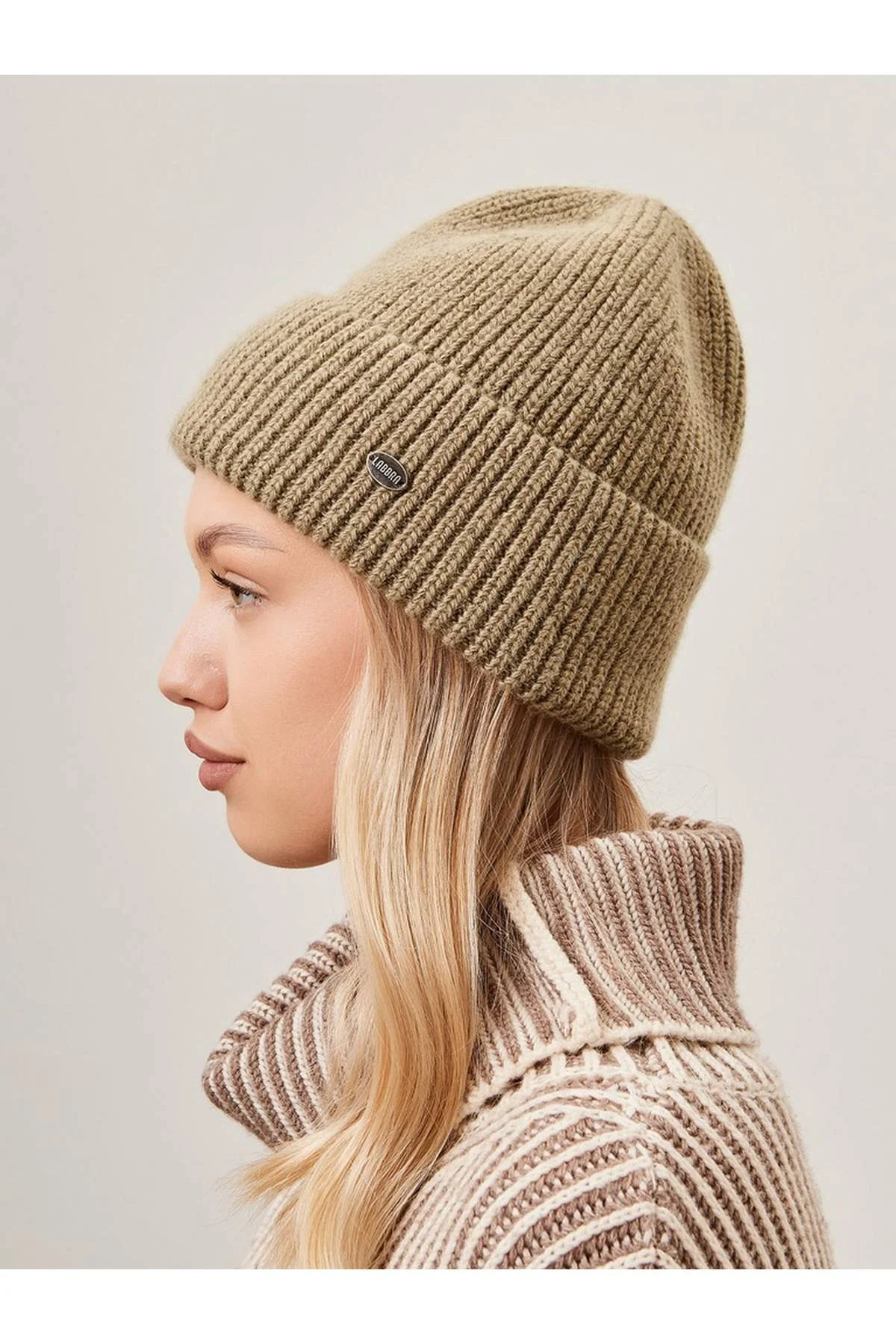 Шапка оливковая, One