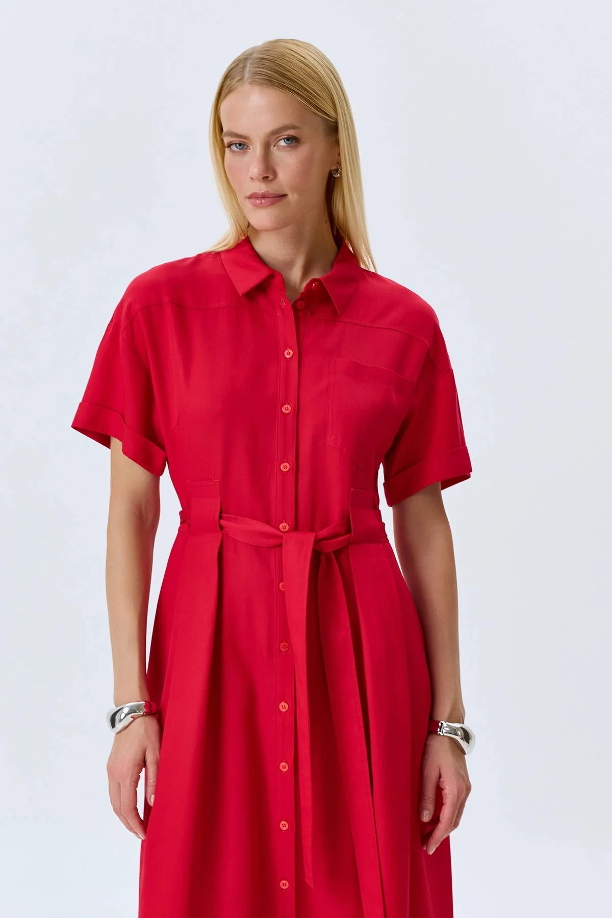 Яркое платье-рубашка из 100% тенселя, 40