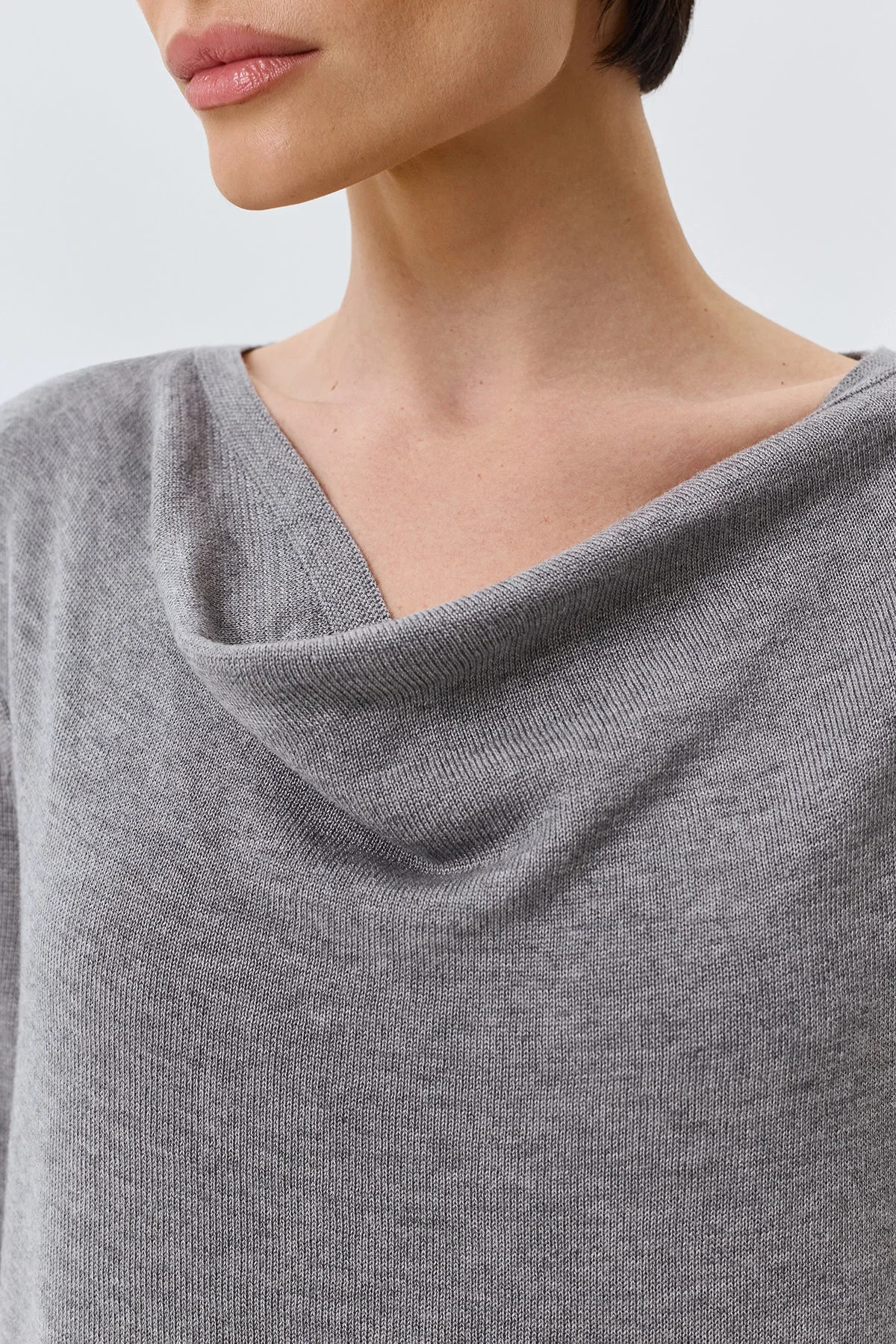 Вязаный джемпер с драпировкой, светло-серый, 44