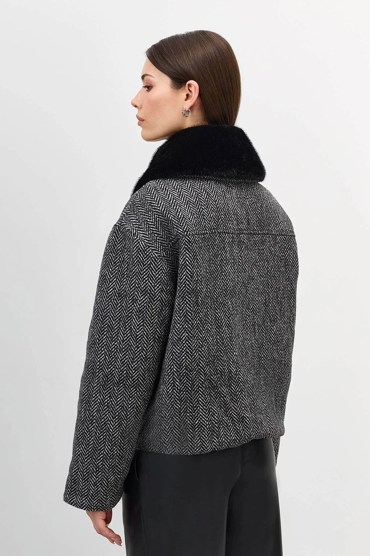 Лимитированная серия серая куртка с палантином, 50