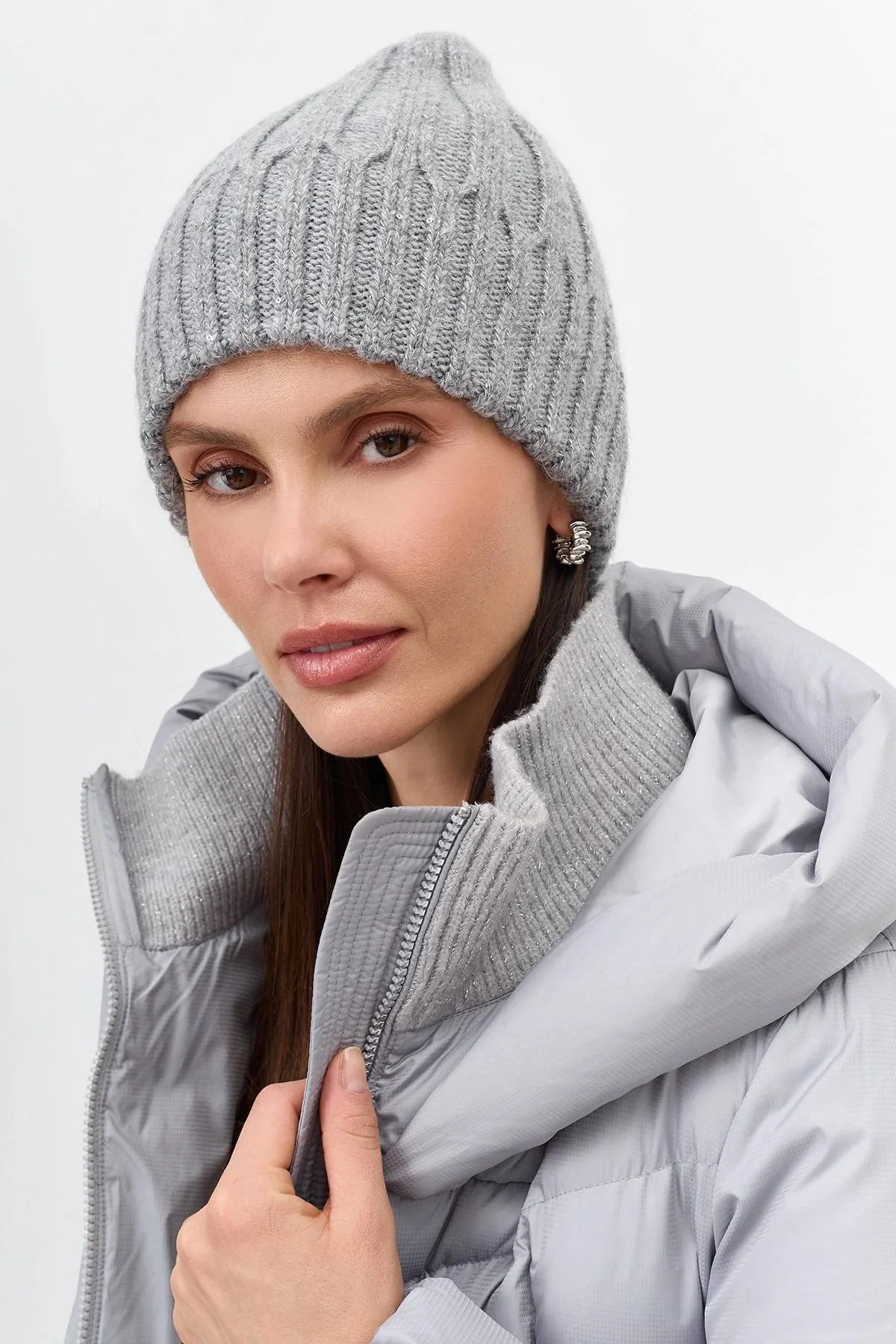 Серая шапка с мерцающим люрексом и ангорой, One