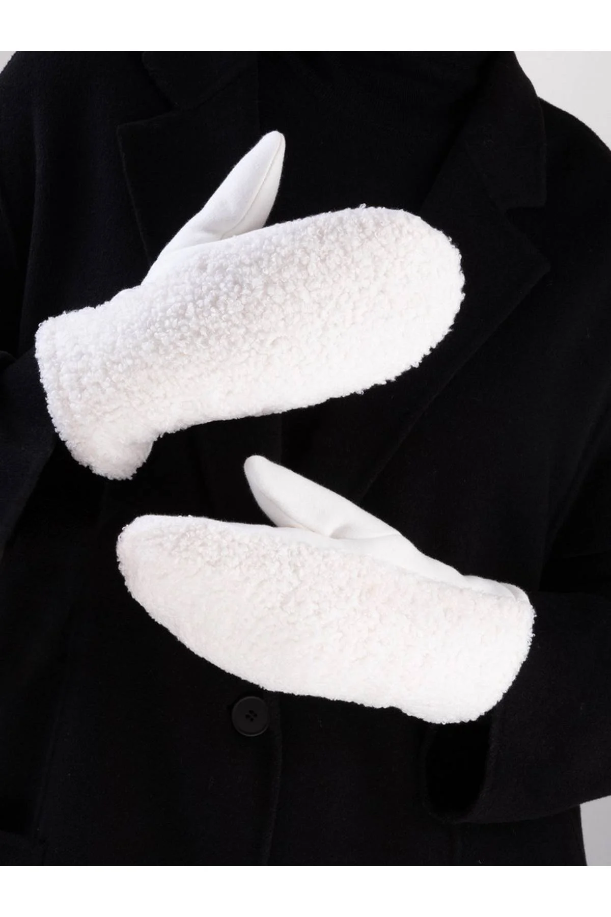 Рукавицы белые, One