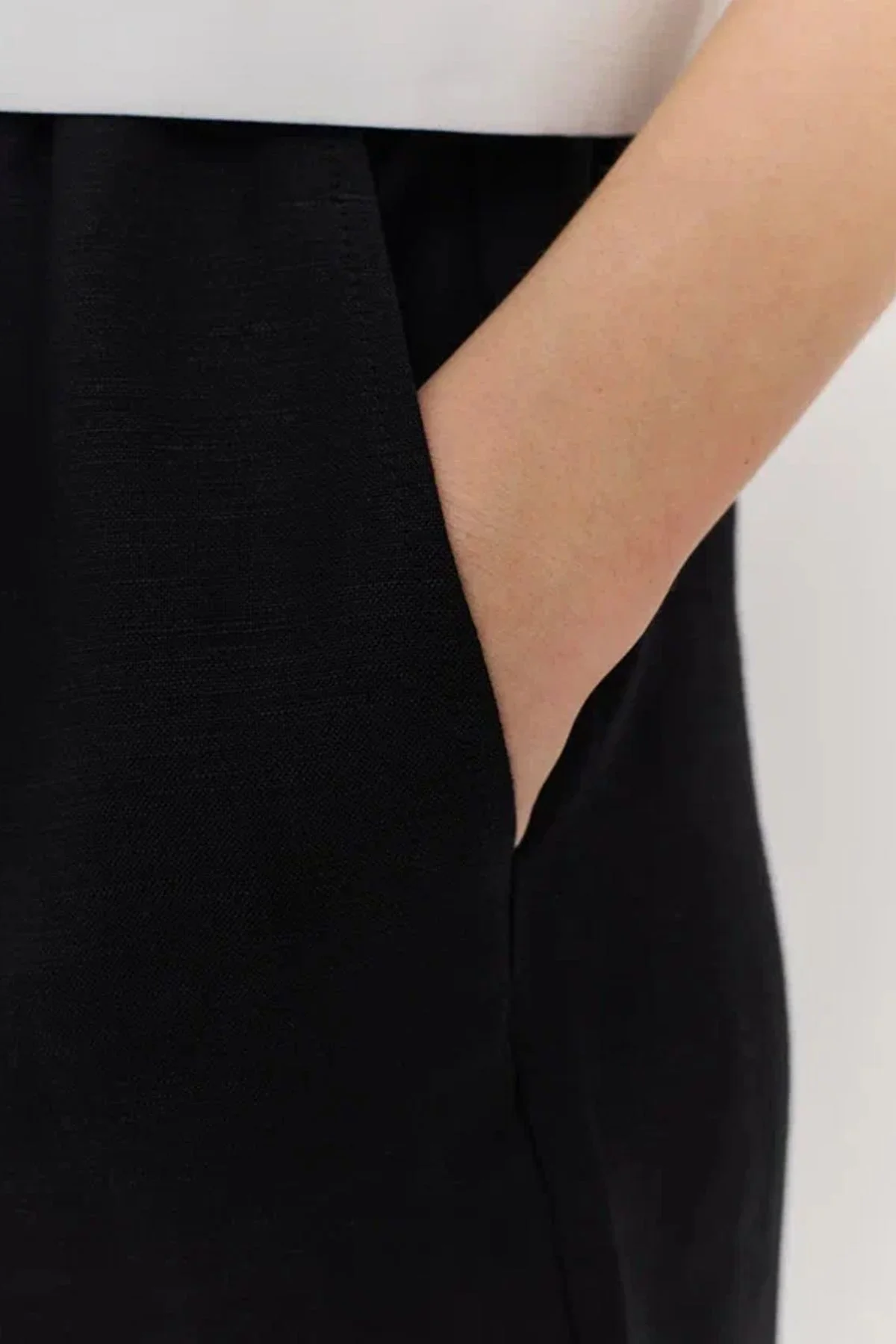 Прямые брюки чёрного цвета со шнурком на талии, 44р