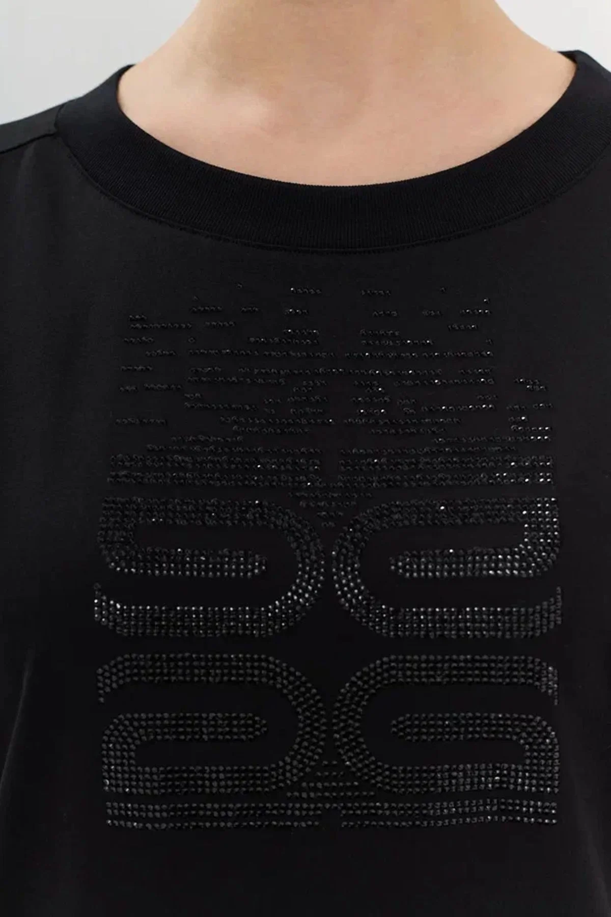 Футболка чёрного цвета с брендированной аппликацией из страз 4256809/9, 52р