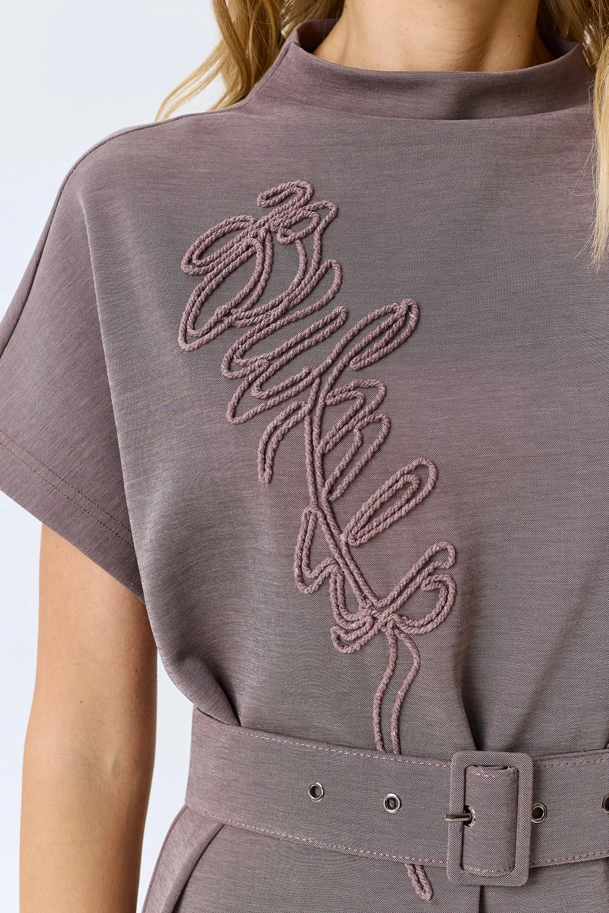 Трикотажное платье с вышивкой, 42