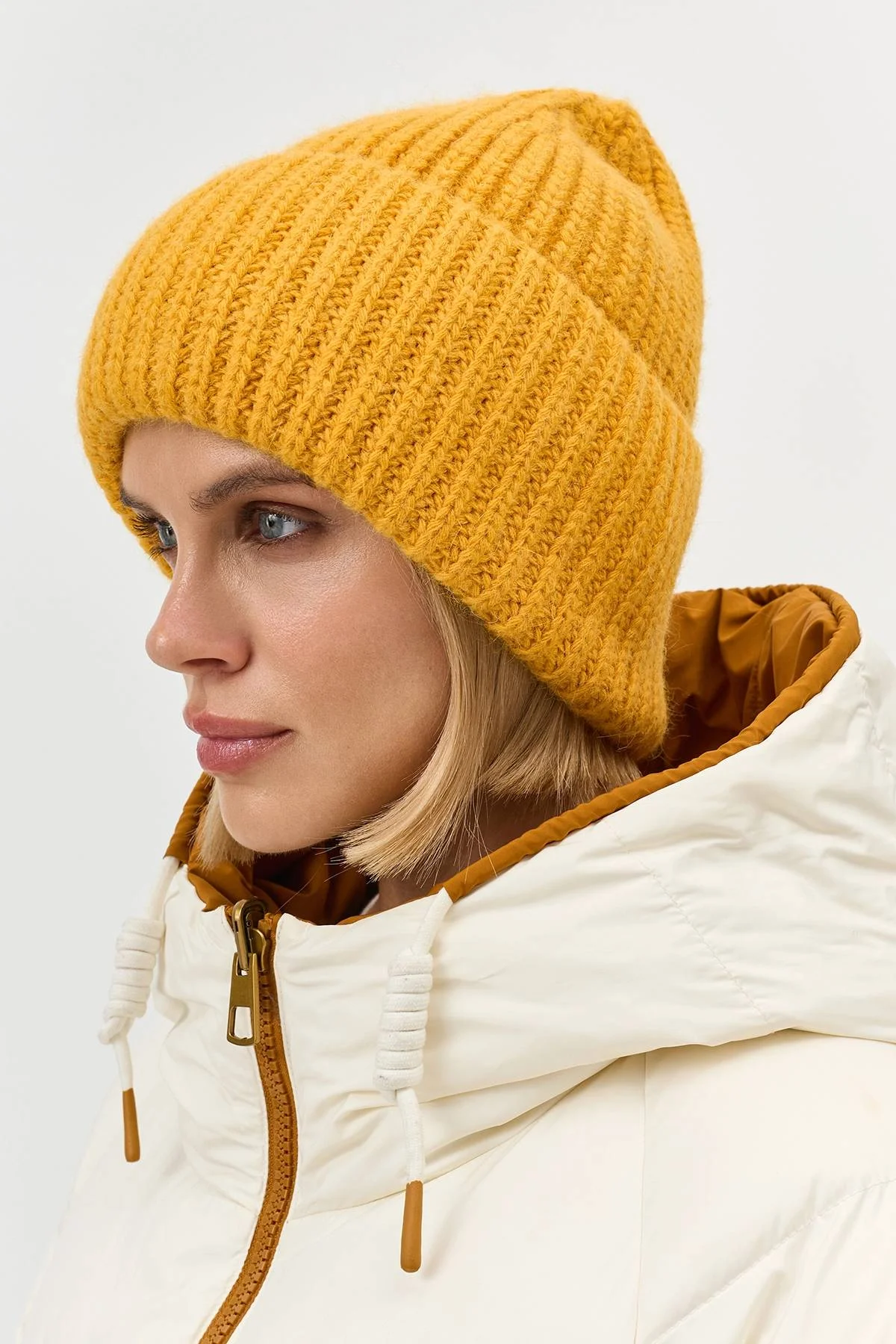 Базовая шапка бини в рубчик, One