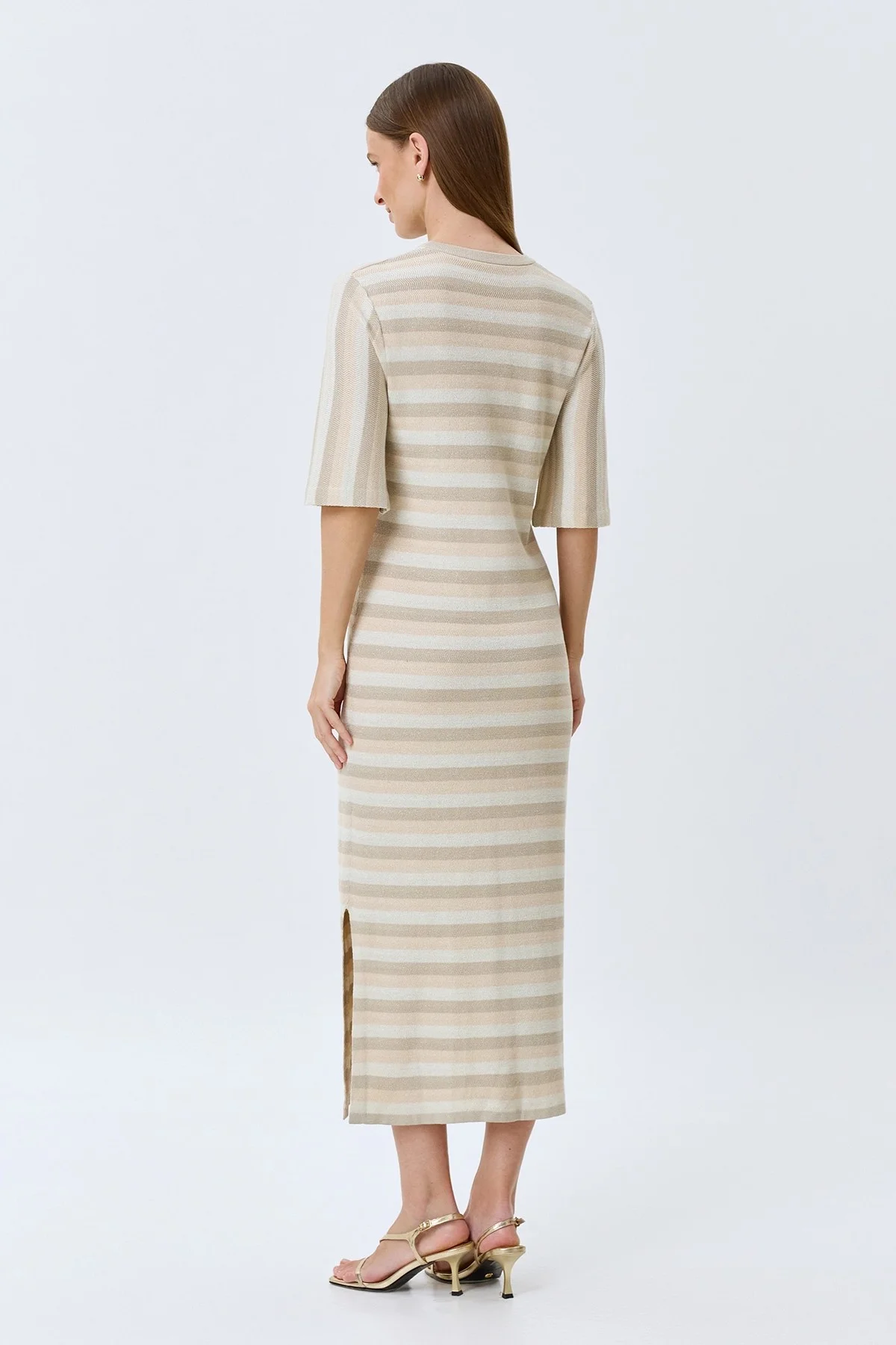 Вязаное платье в полоску, 38