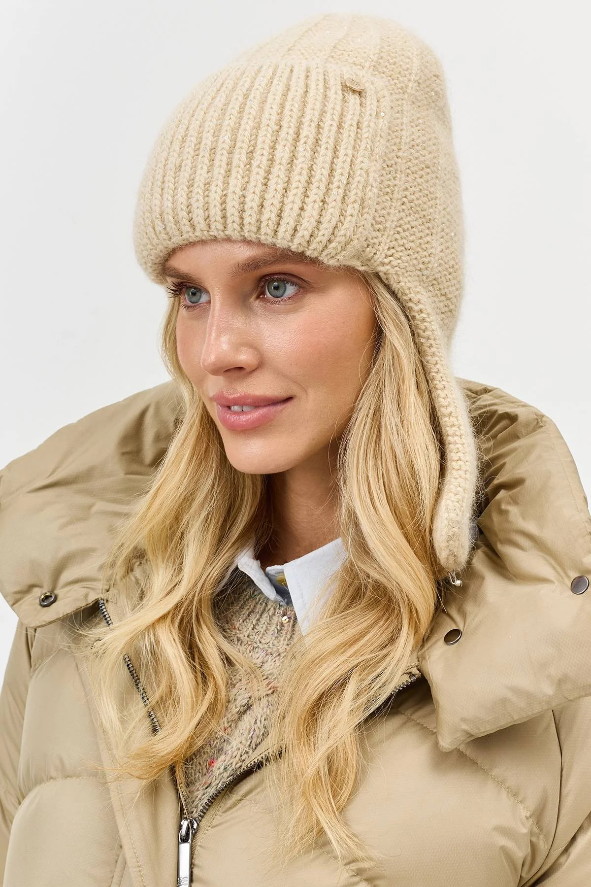 Светлая шапка-ушанка с ангорой, One