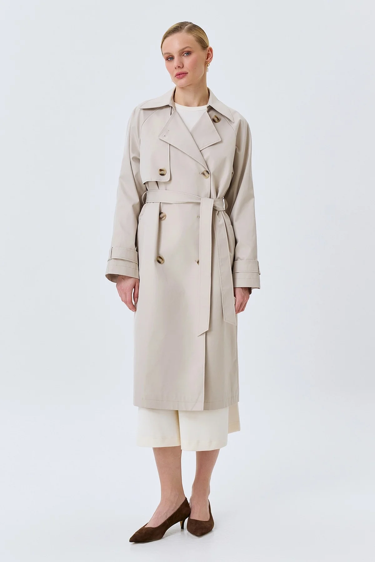 Классический тренч с акцентными пуговицами, 52