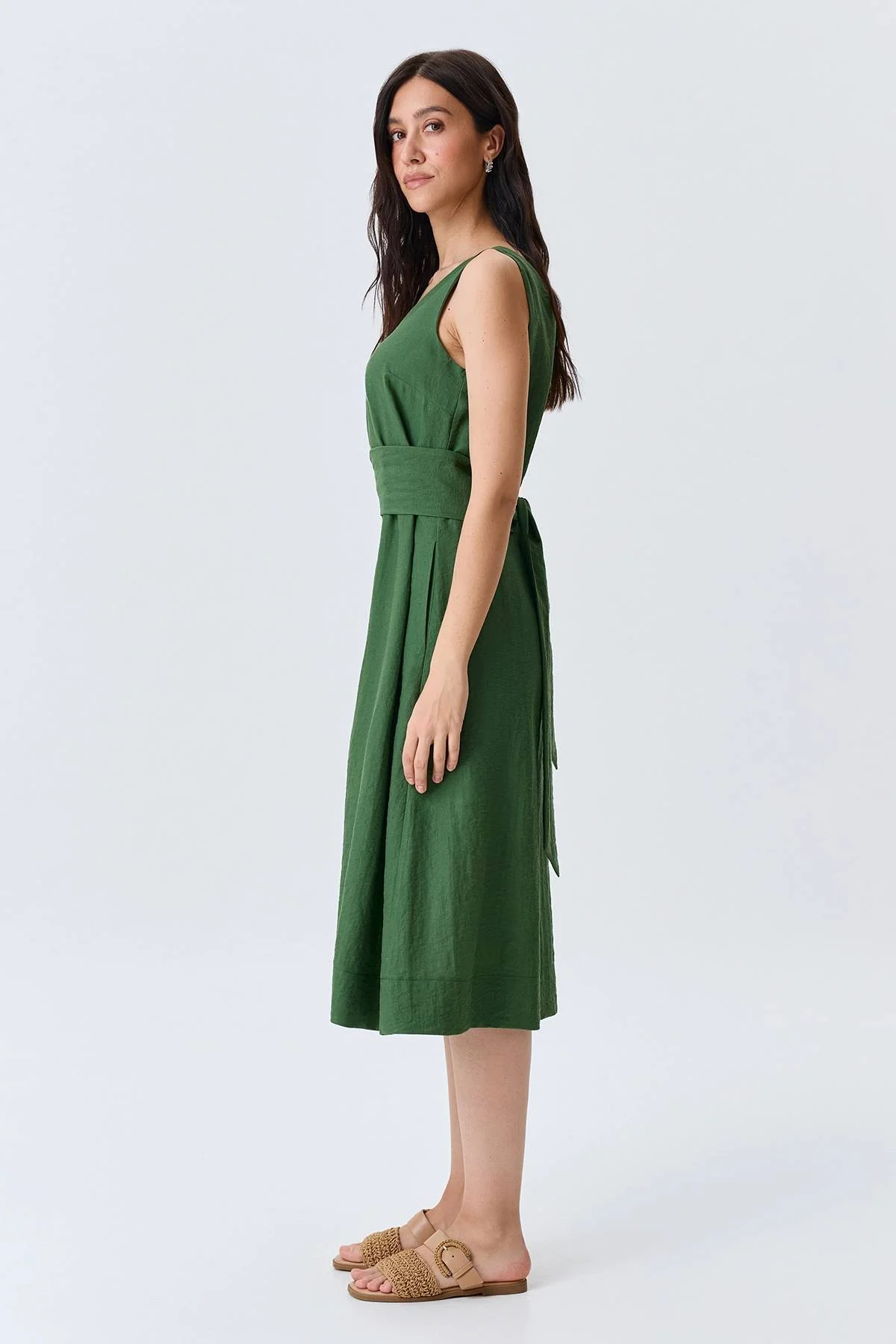 Свободное платье с поясом в зеленом цвете, 46