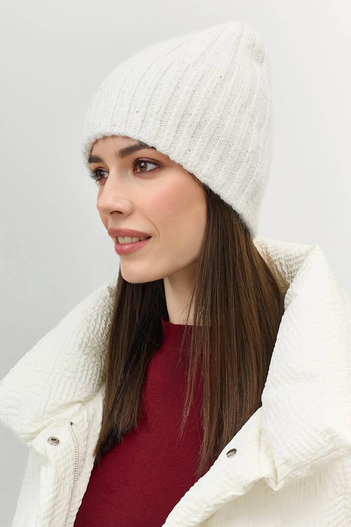 Белая шапка бини в широкий рубчик с ангорой, One