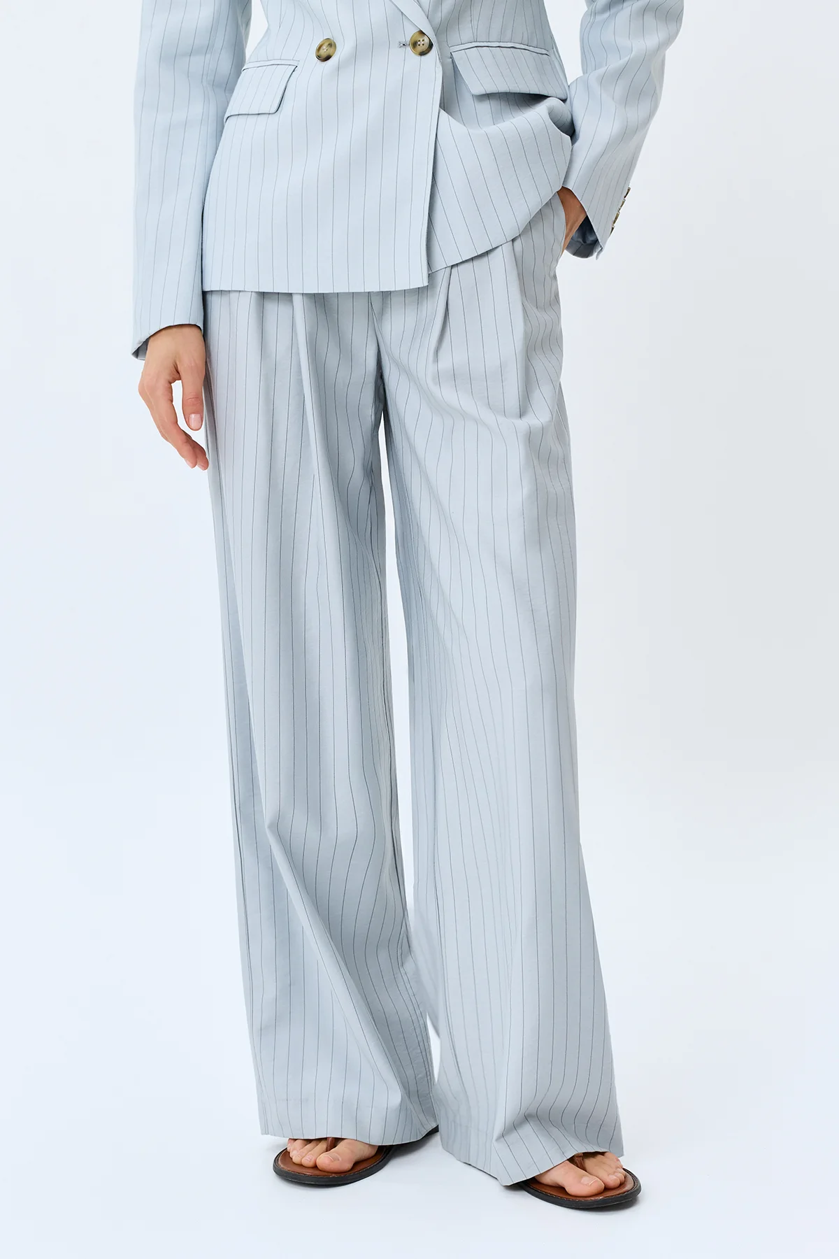 Широкие брюки в тонкую полоску, 52