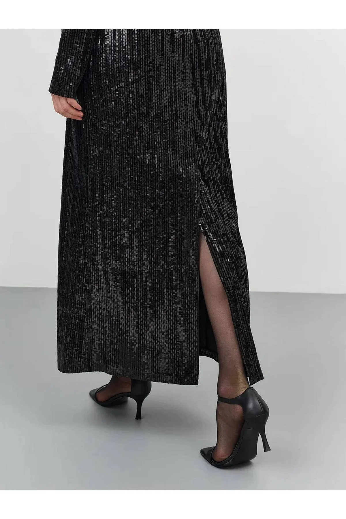 Платье с искрящимися пайетками, 48