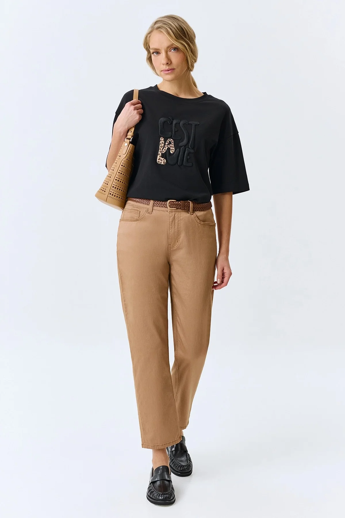 Футболка с объемной вышивкой, 36