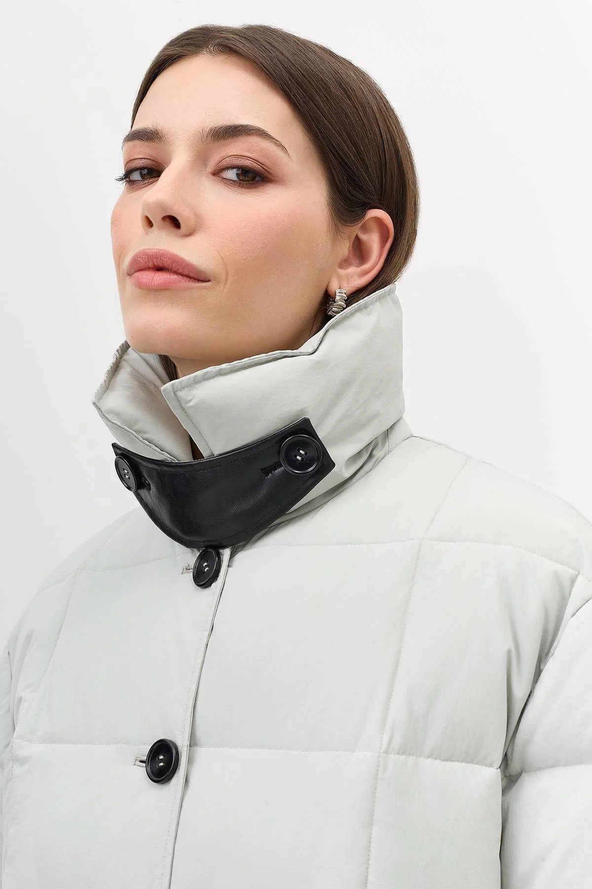 Лимитированная серия стеганое пальто с контрастной фурнитурой с палантином, 50