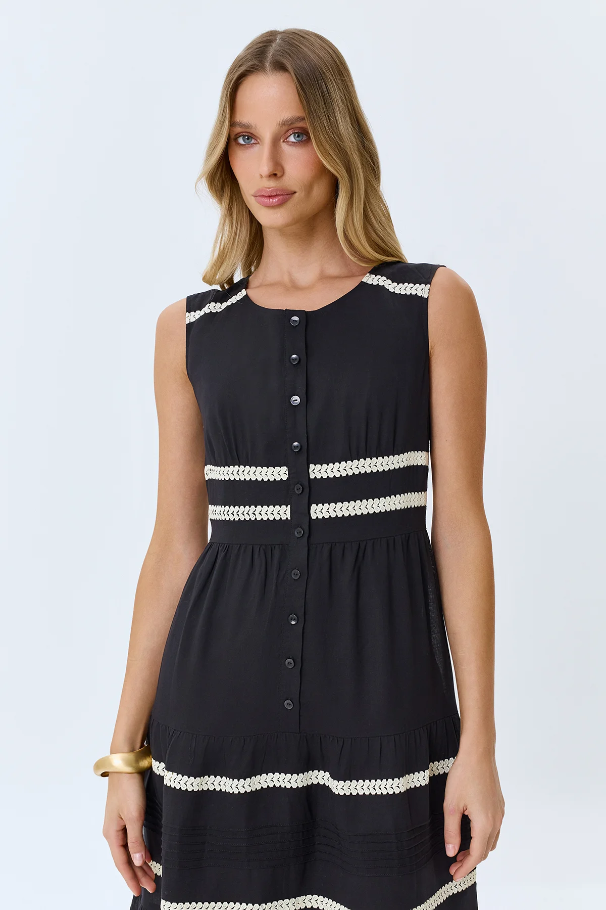 Платье из тенселя с ярусными оборками, 52