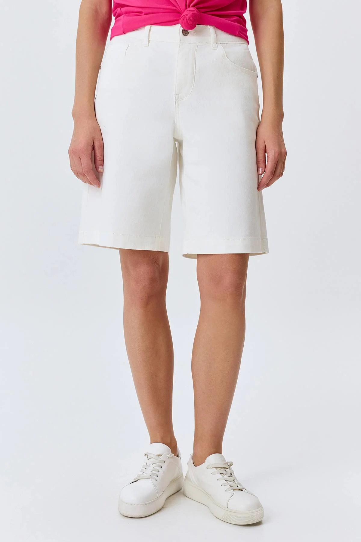 Белые джинсовые бермуды, 46