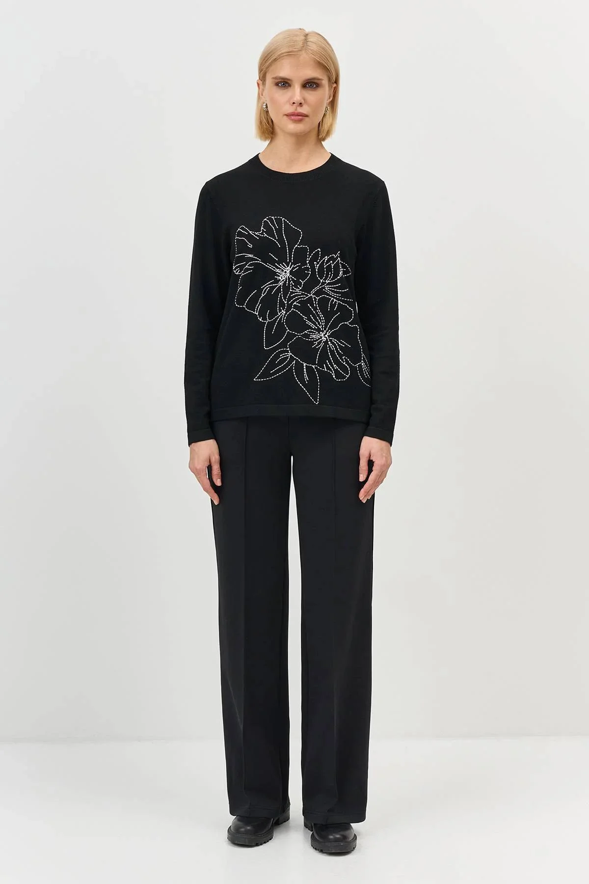 Джемпер с контрастной вышивкой, 40