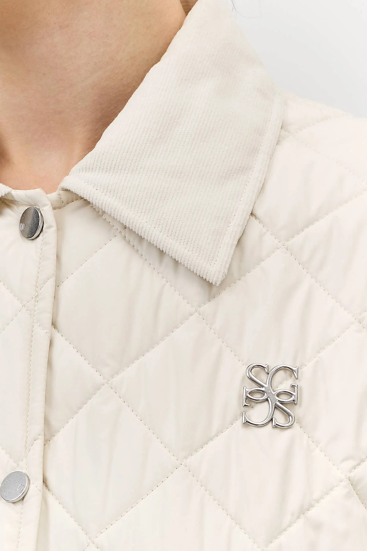 Лимитированная серия светло-бежевая куртка с палантином, 48