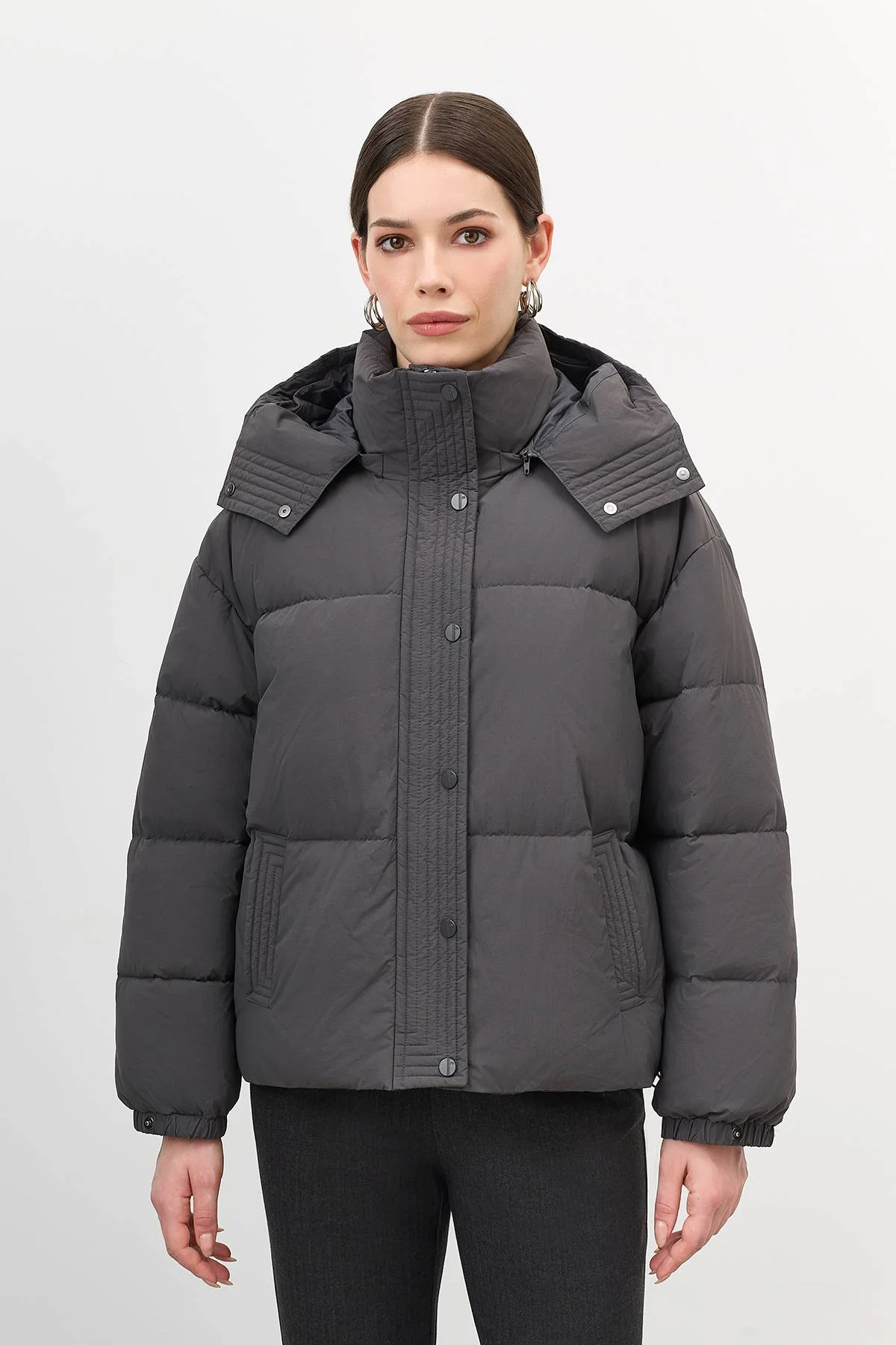 Лимитированная серия графитовая куртка с четким кроем и асимметрией с варежками, 50