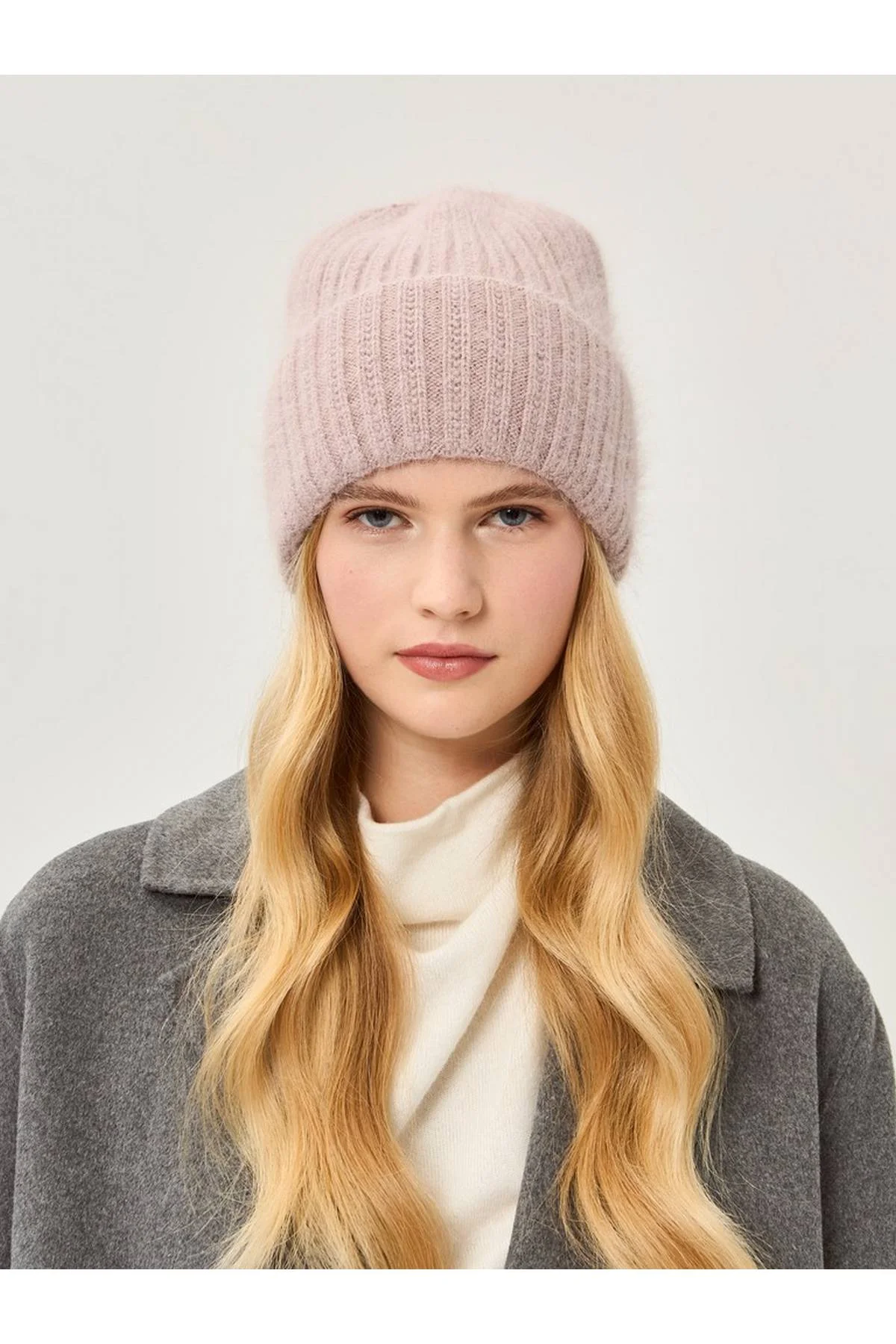 Шапка лиловая, One