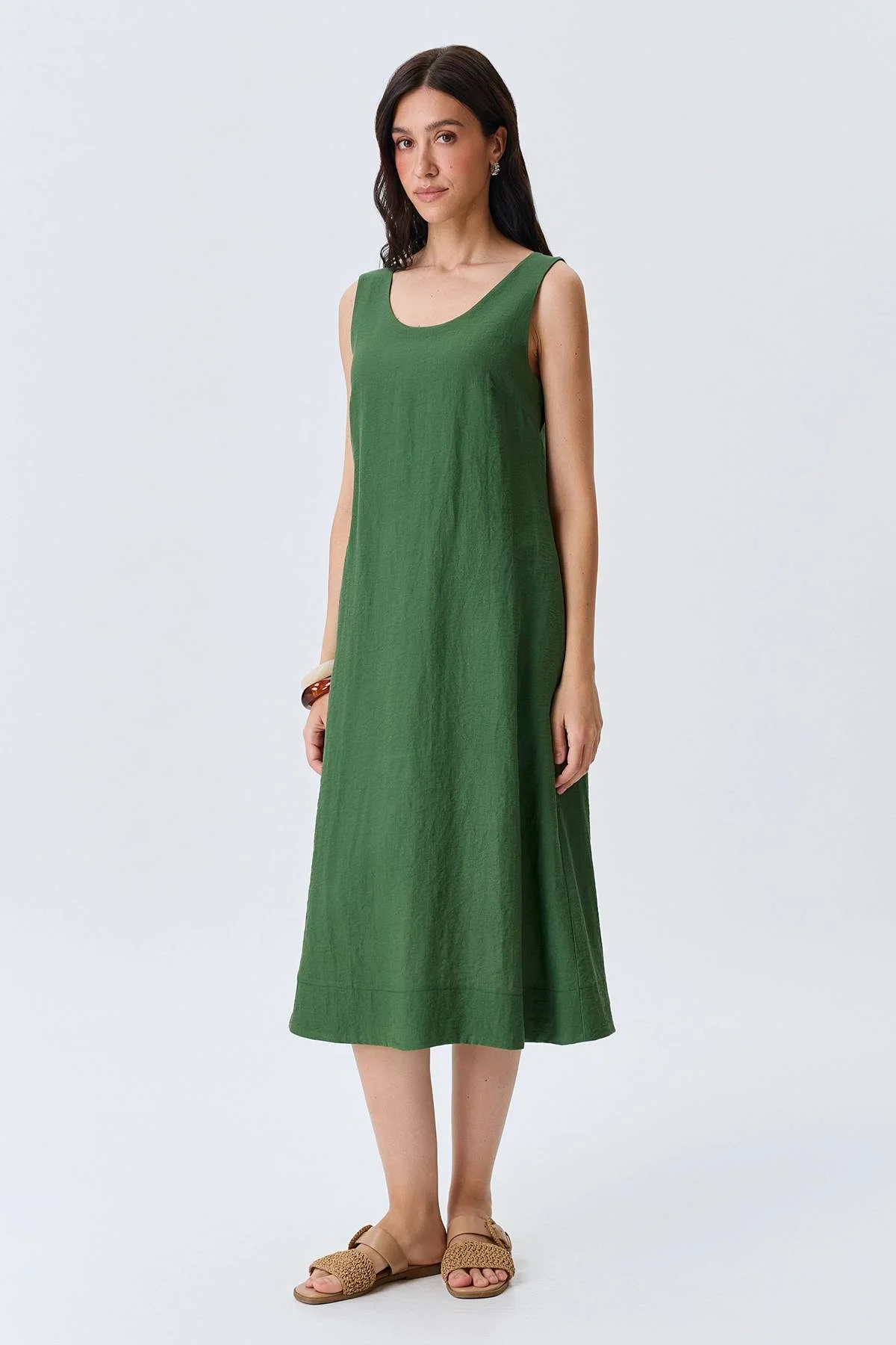 Свободное платье с поясом в зеленом цвете, 50