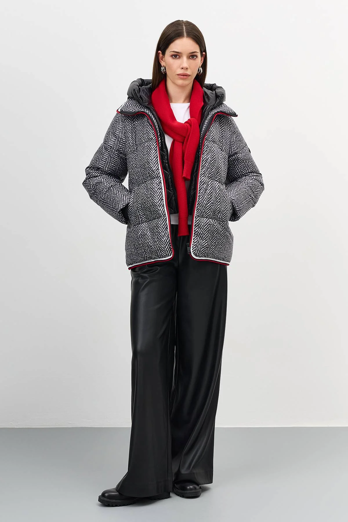 Лимитированная серия комбинированная куртка с принтом и палантин, 52