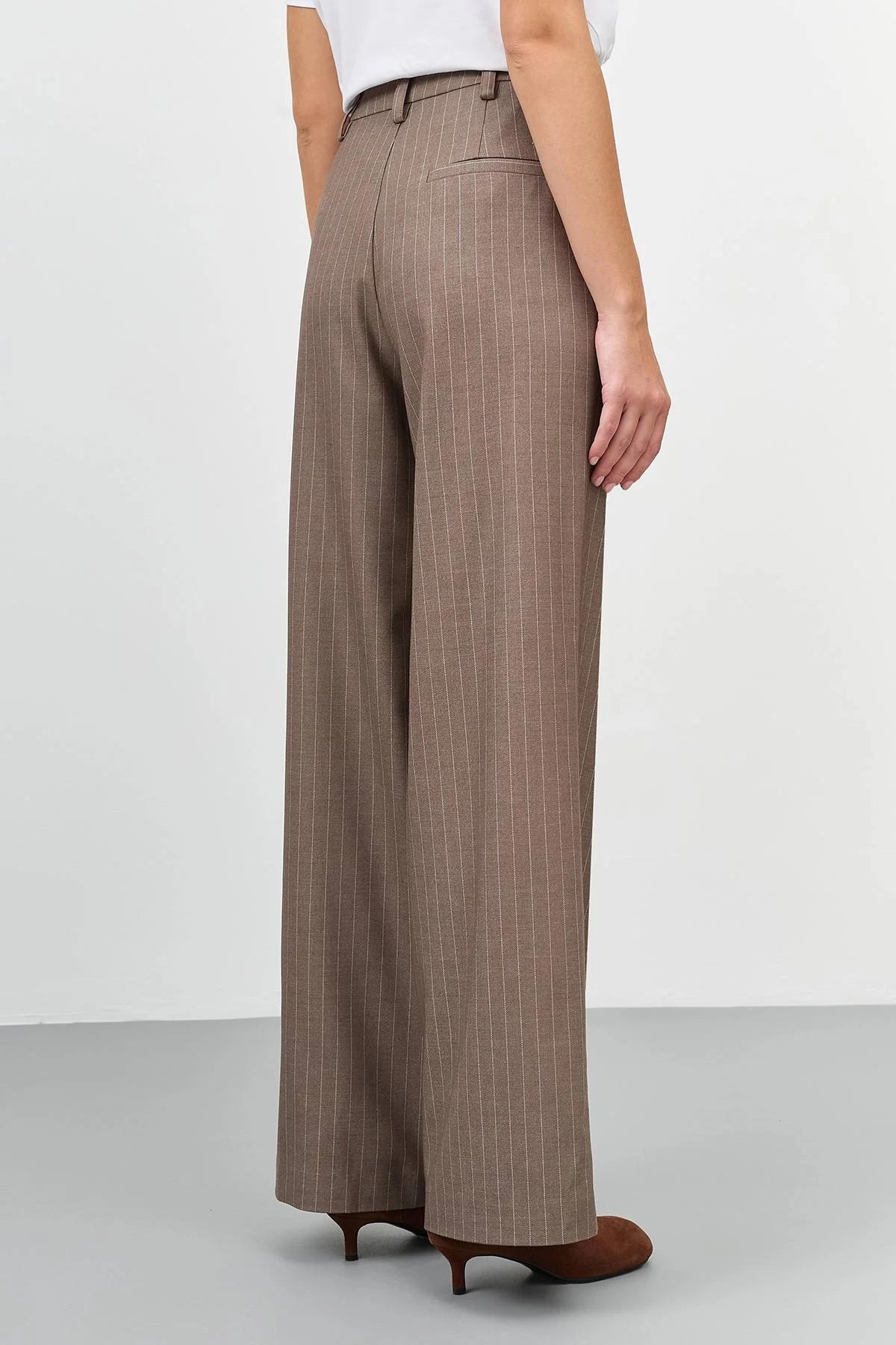 Широкие брюки в полоску, 52