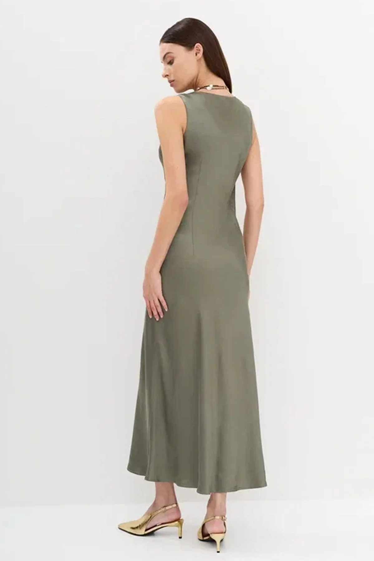 Приталенное платье миди в оливковом цвете, 48р