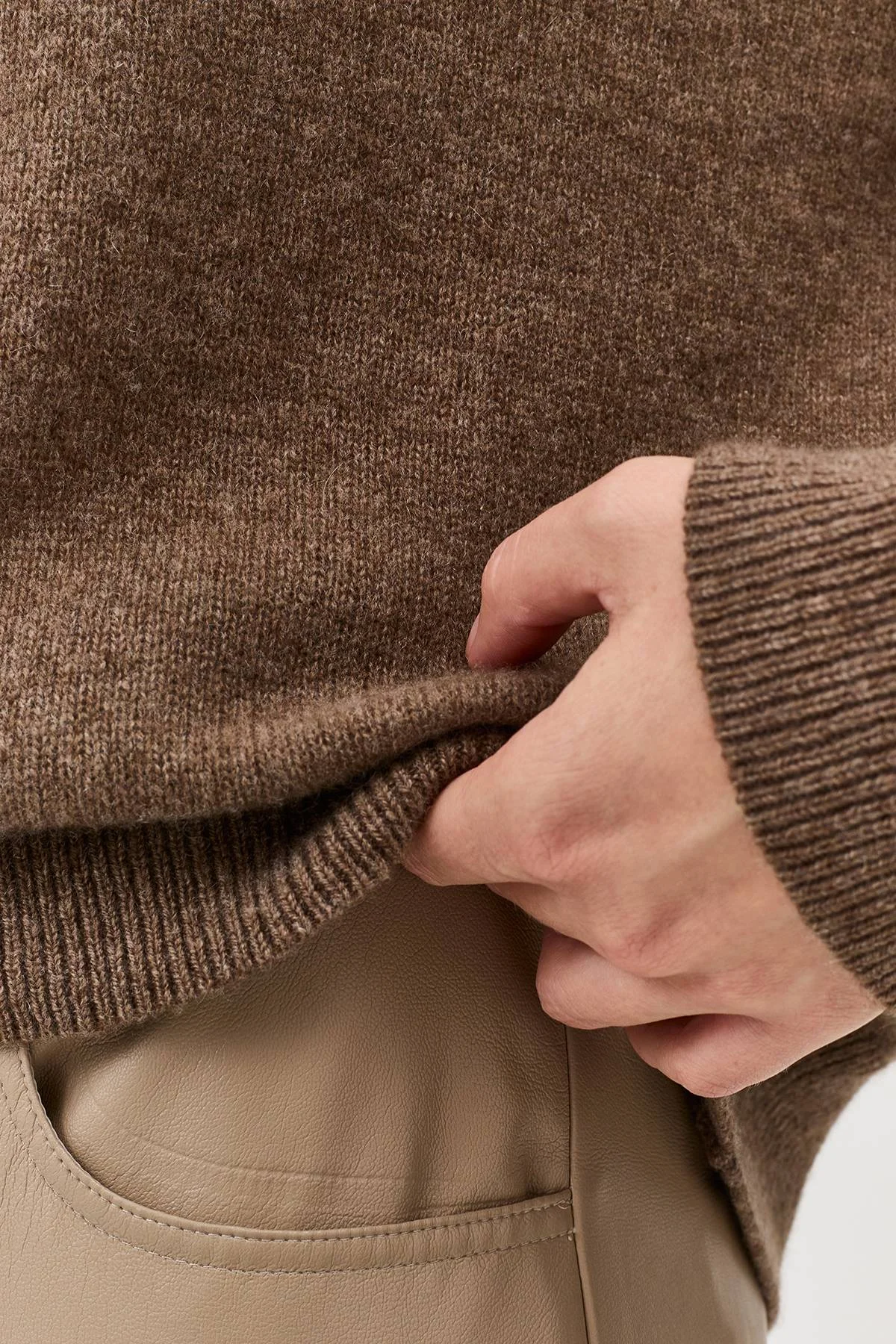 Лимитированная серия уютный джемпер из 100% кашемира и ремень, 44