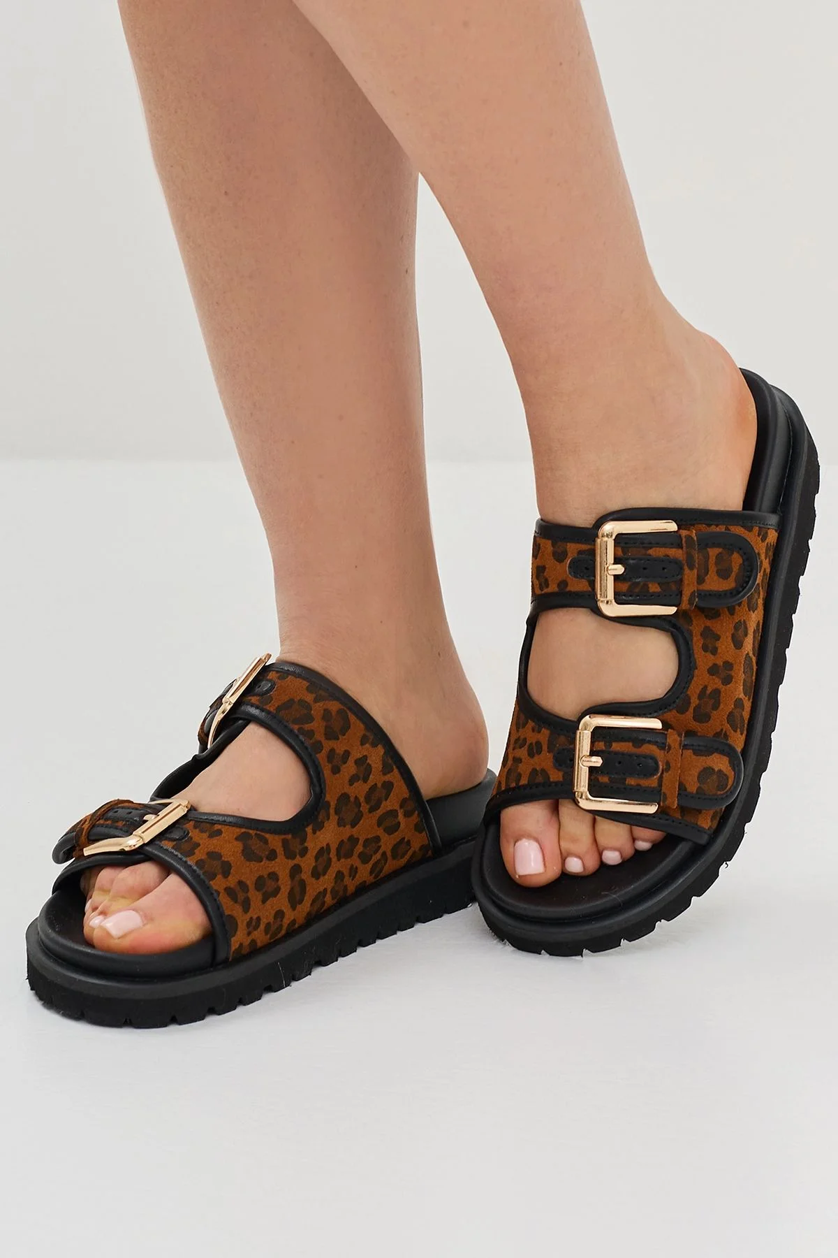 Сабо из натуральной кожи с анималистичным принтом, 37р