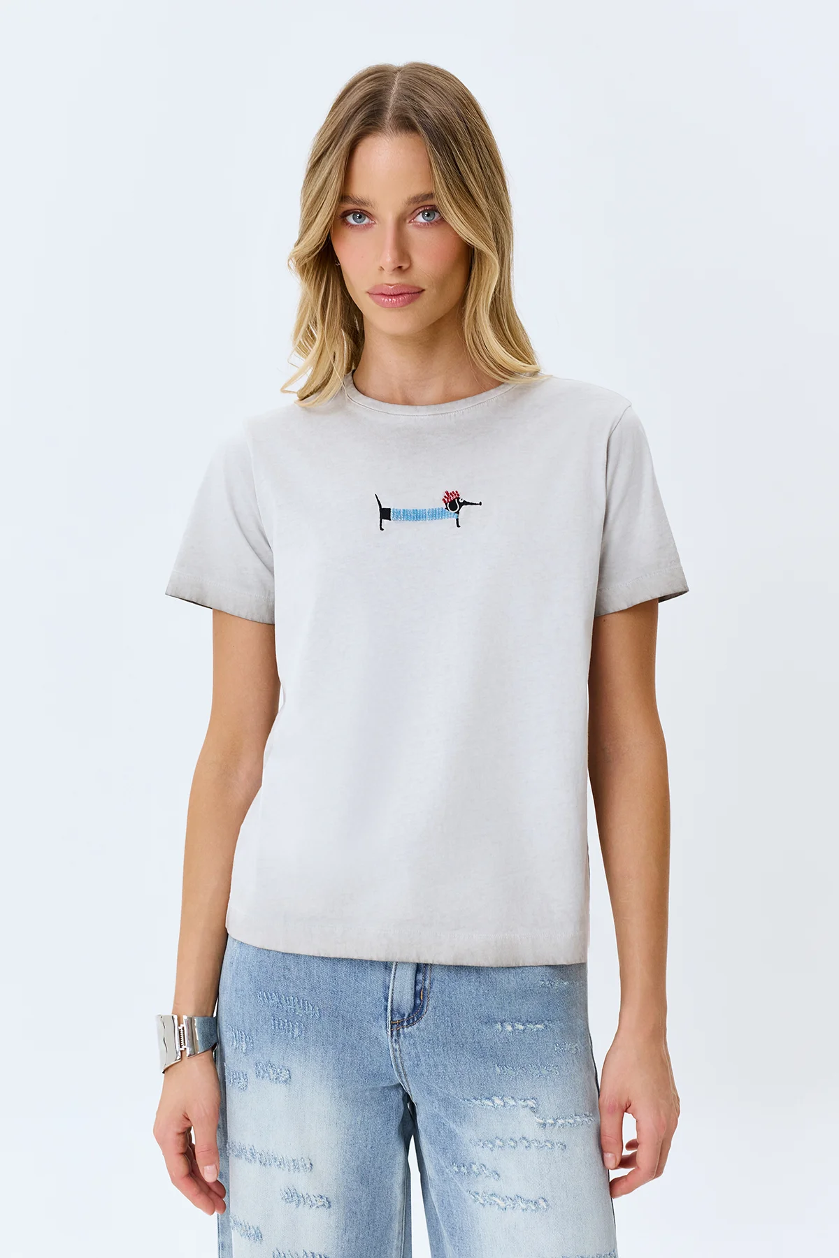 Футболка с яркой вышивкой, 52