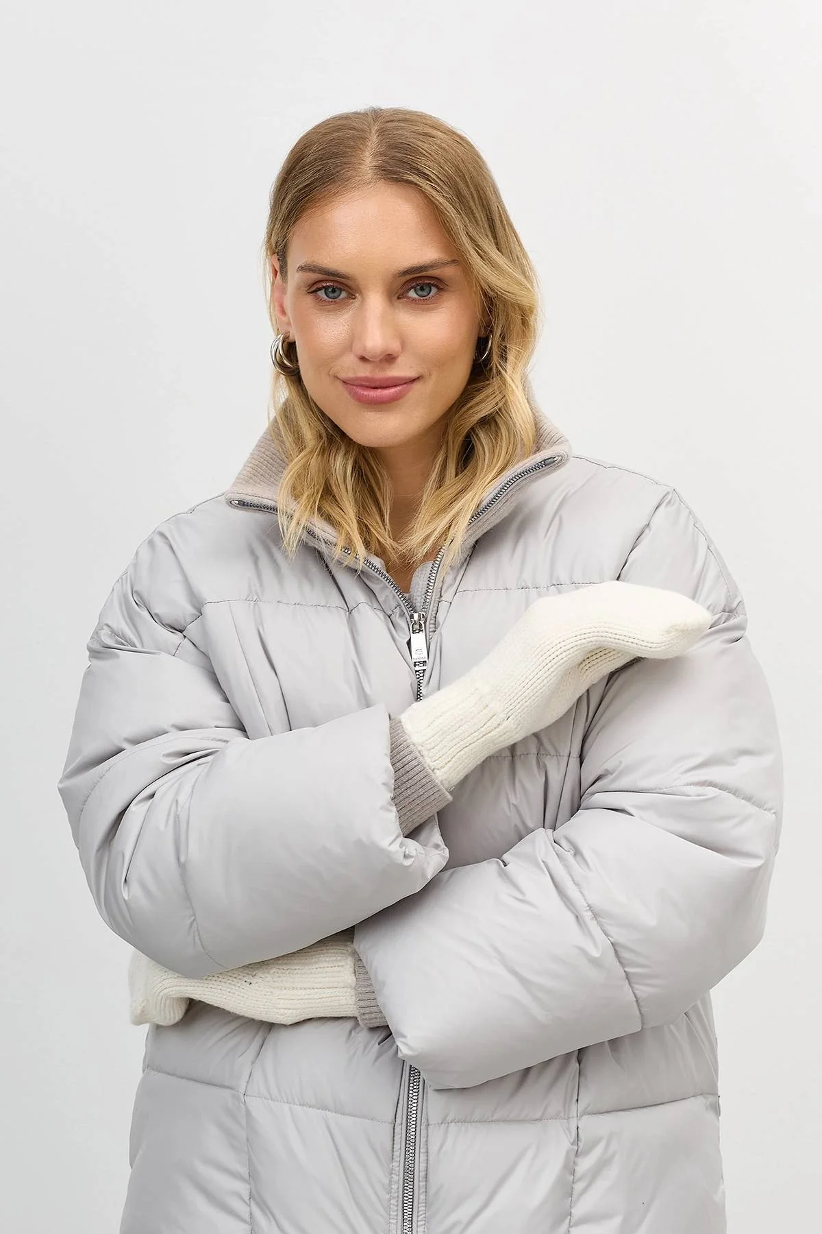 Белые теплые варежки с ангорой, One