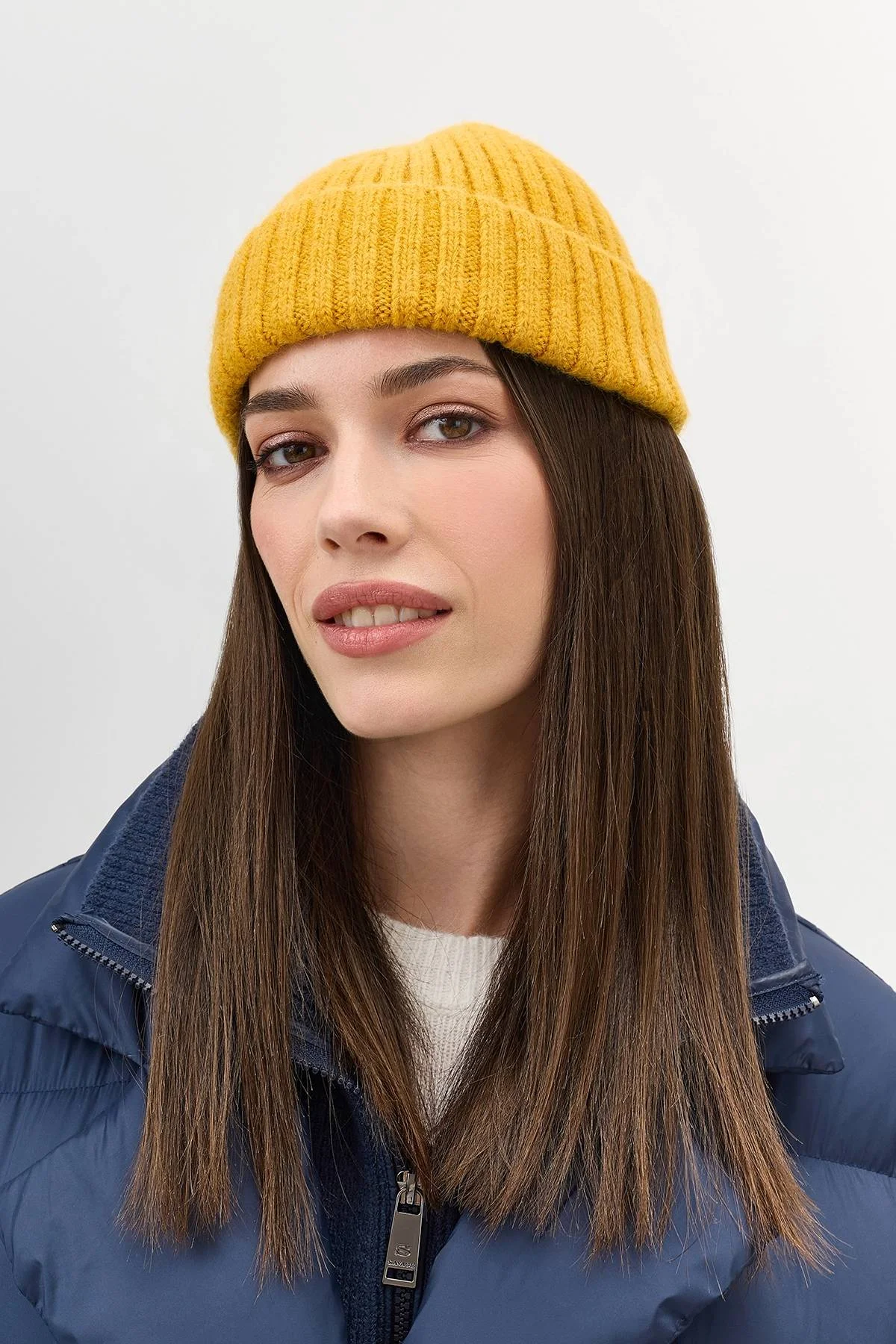 Желая шапка бини в рубчик с ангорой, One