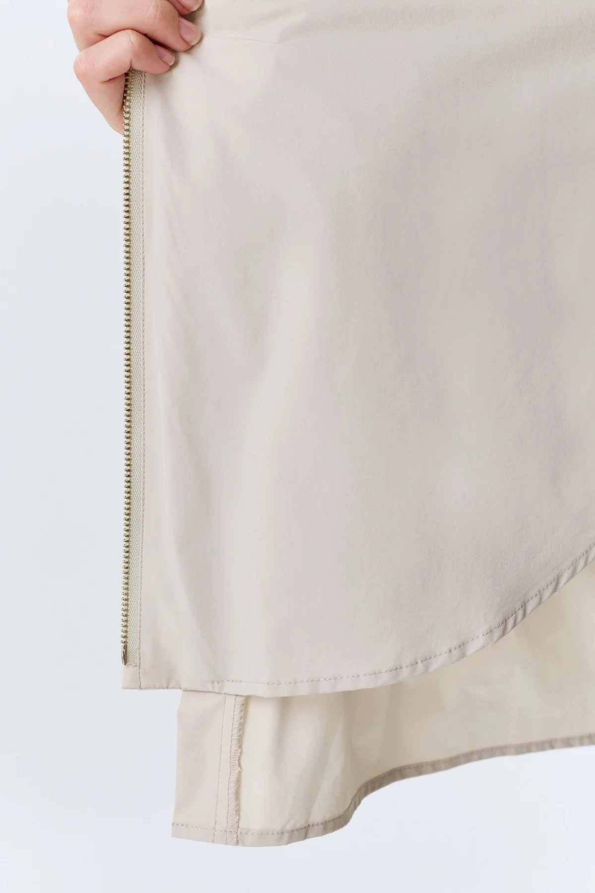 Легкая ветровка с капюшоном, 42