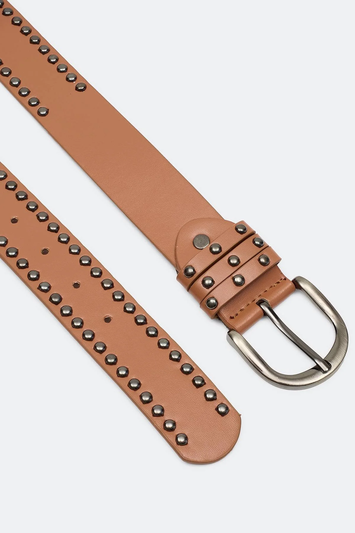 Широкий ремень с декоративными заклепками, M