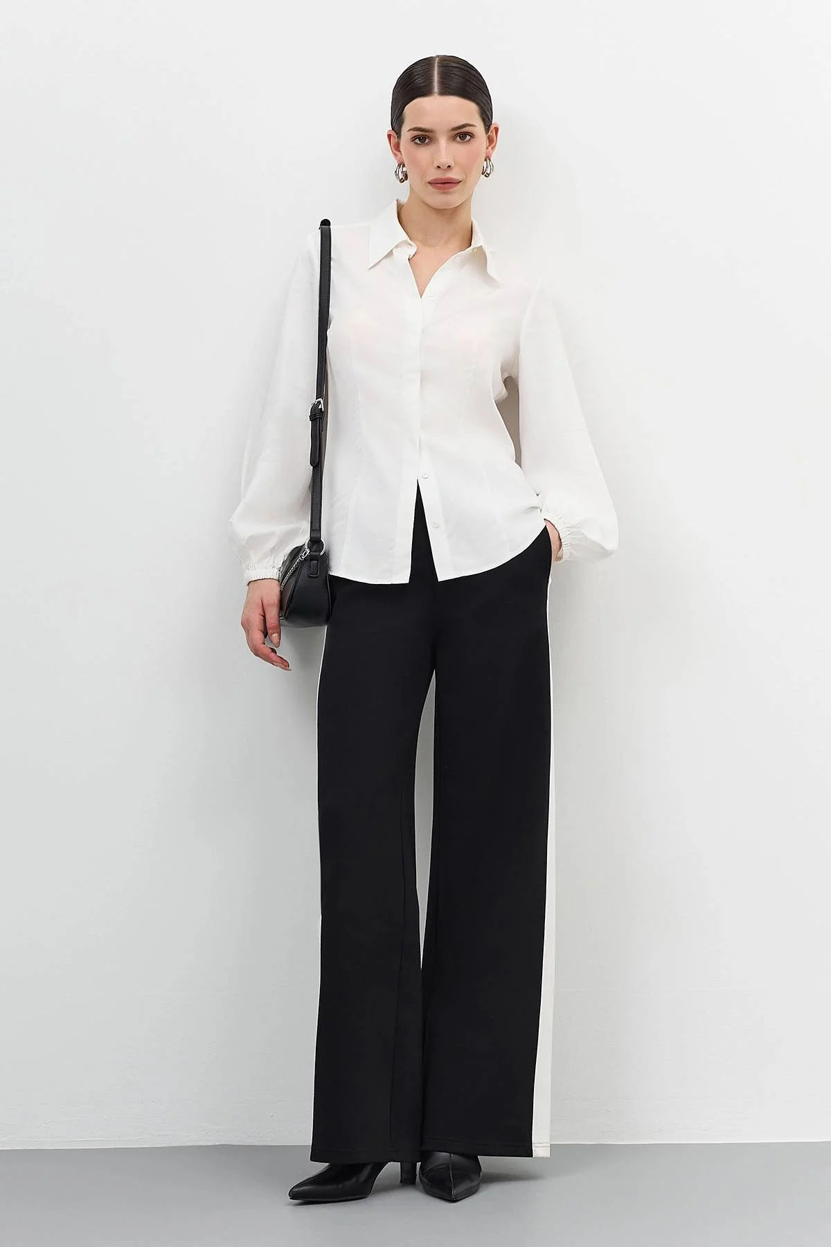 Брюки с контрастными лампасами, 44 Брюки с контрастными лампасами, 44