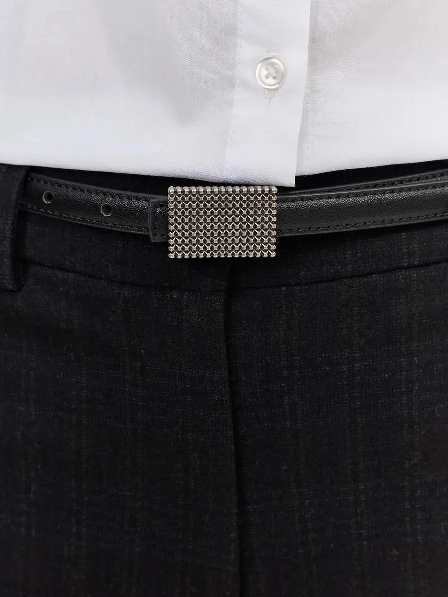 Узкий кожаный ремень с украшенной пряжкой, S