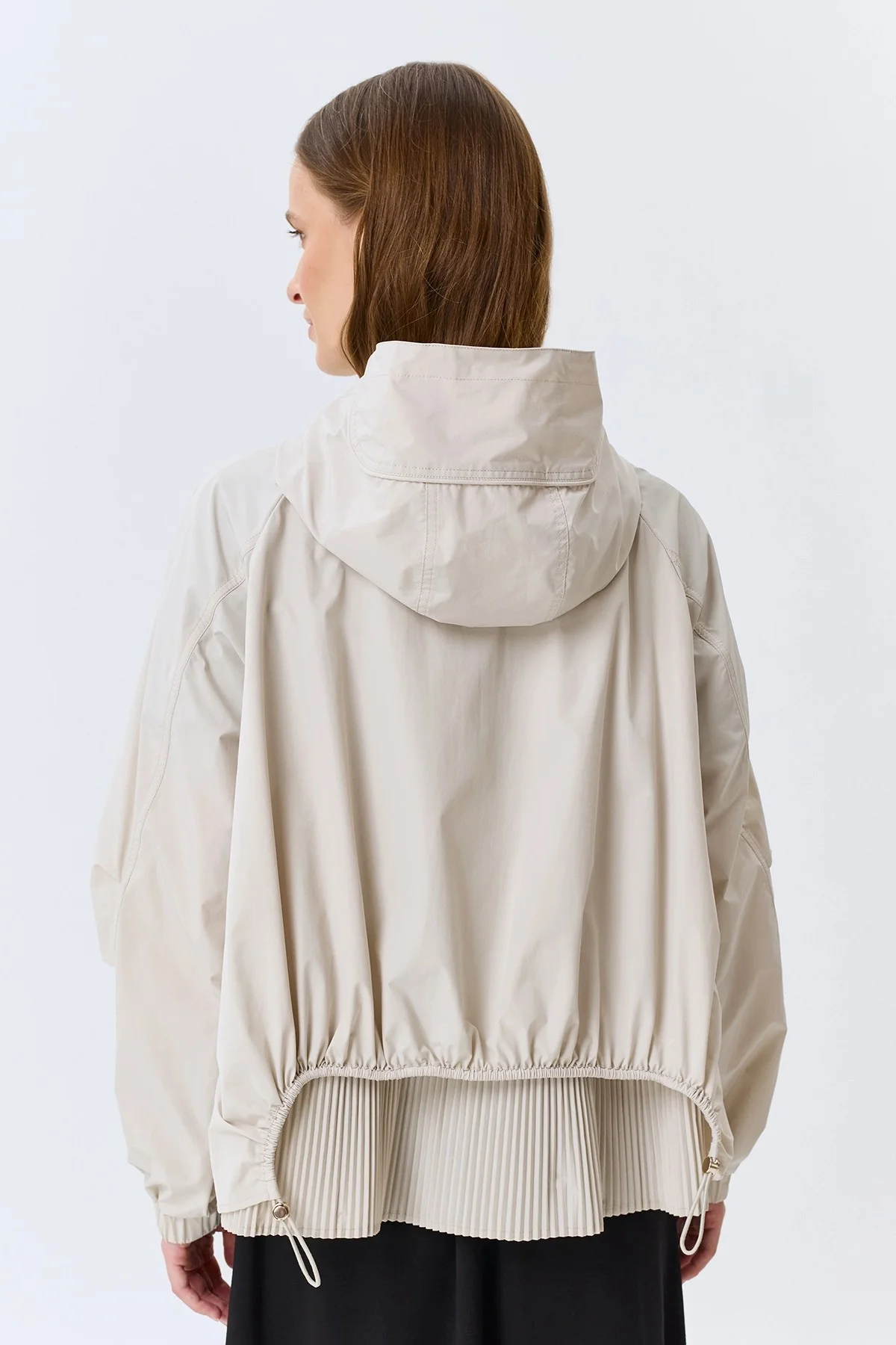 Легкая ветровка с капюшоном, 40