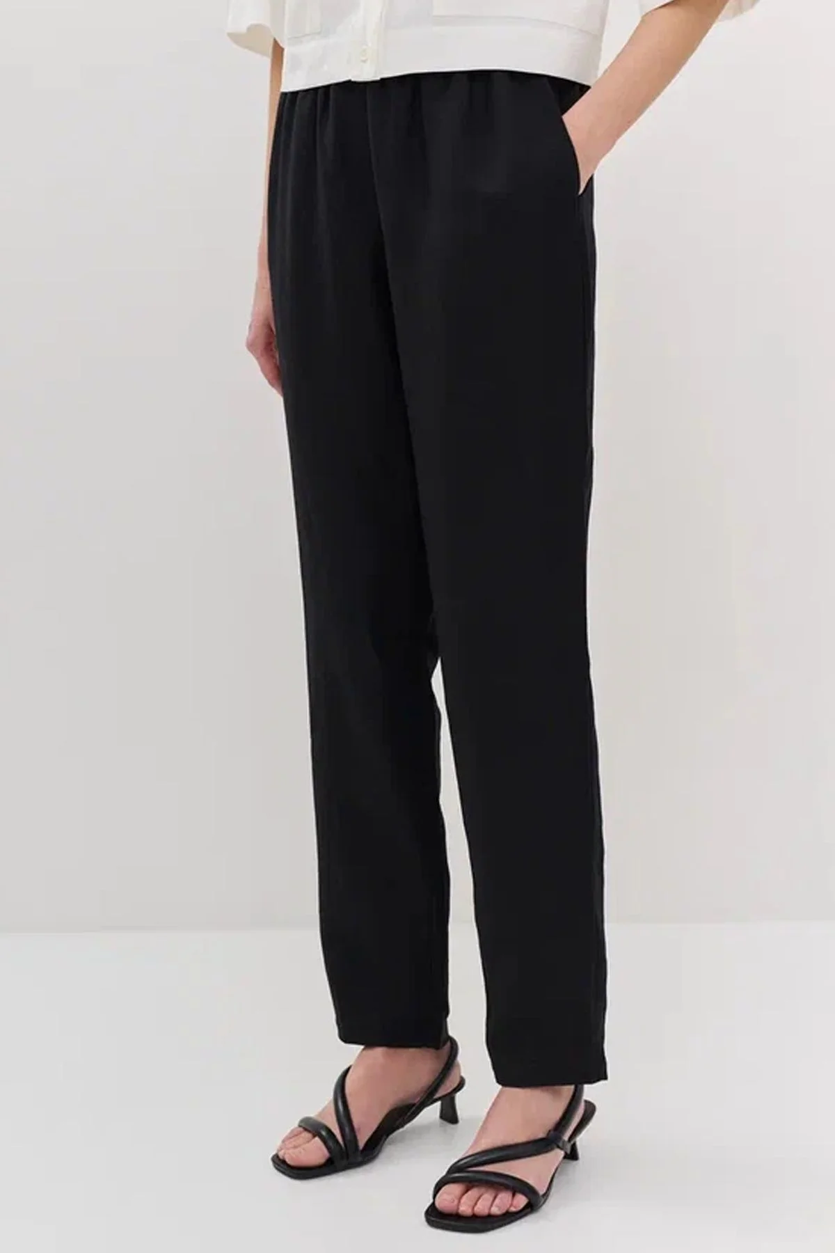 Прямые брюки чёрного цвета со шнурком на талии, 44р