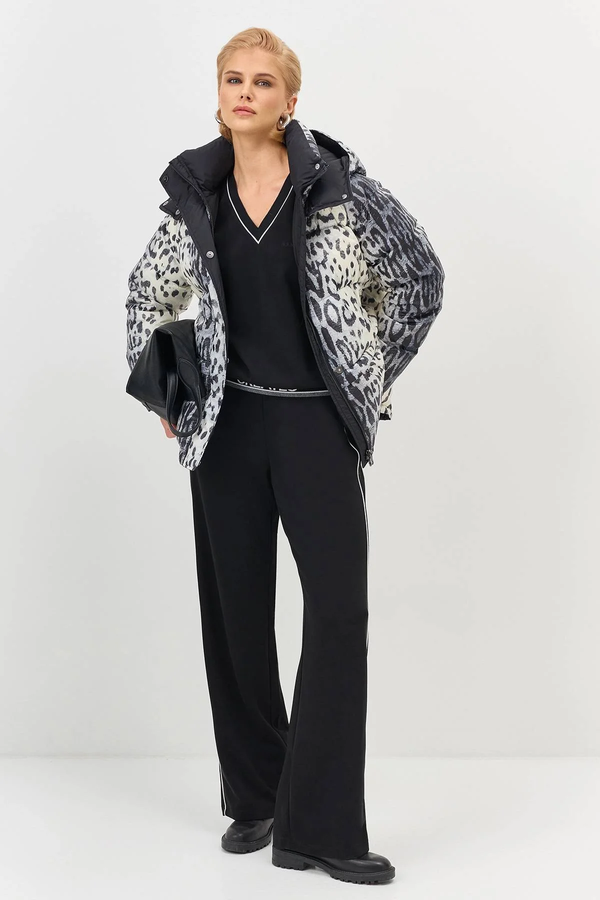 Лимитированная серия  куртка с анималистичным принтом и палантин, 40