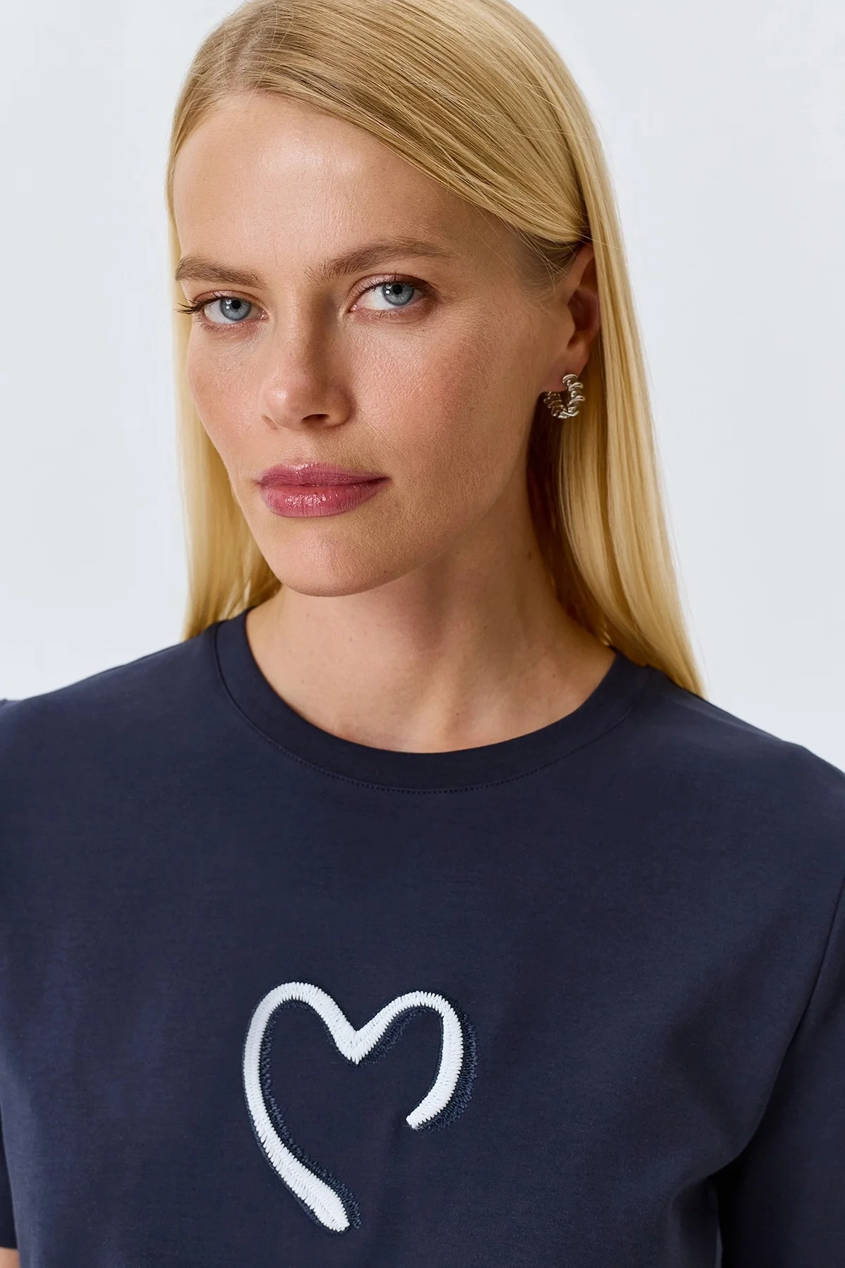 Футболка с контрастной вышивкой, 46