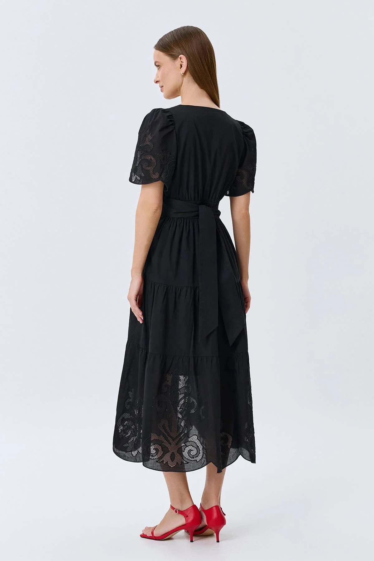 Платье с ажурной вышивкой, 38