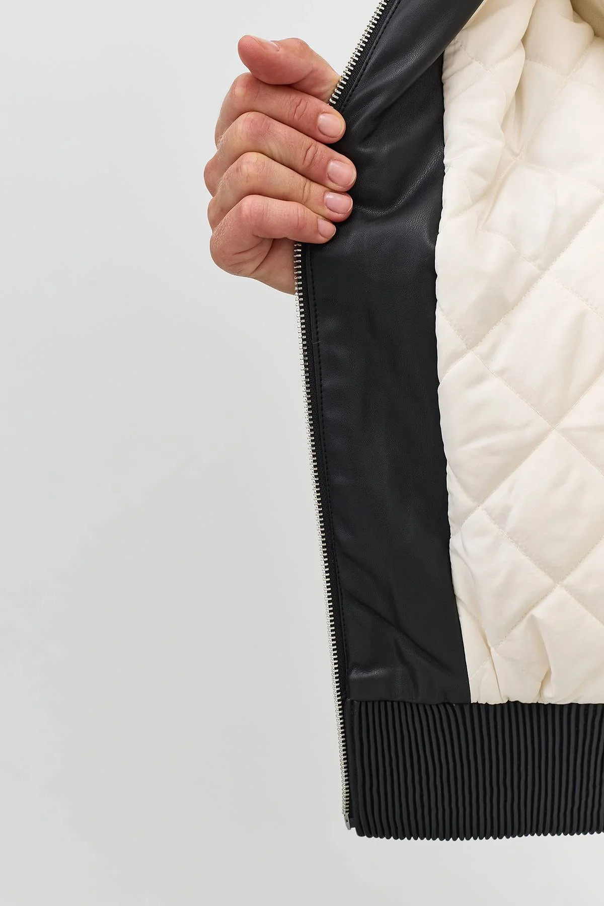 Бомбер из искусственного меха с контрастными полосками, 44