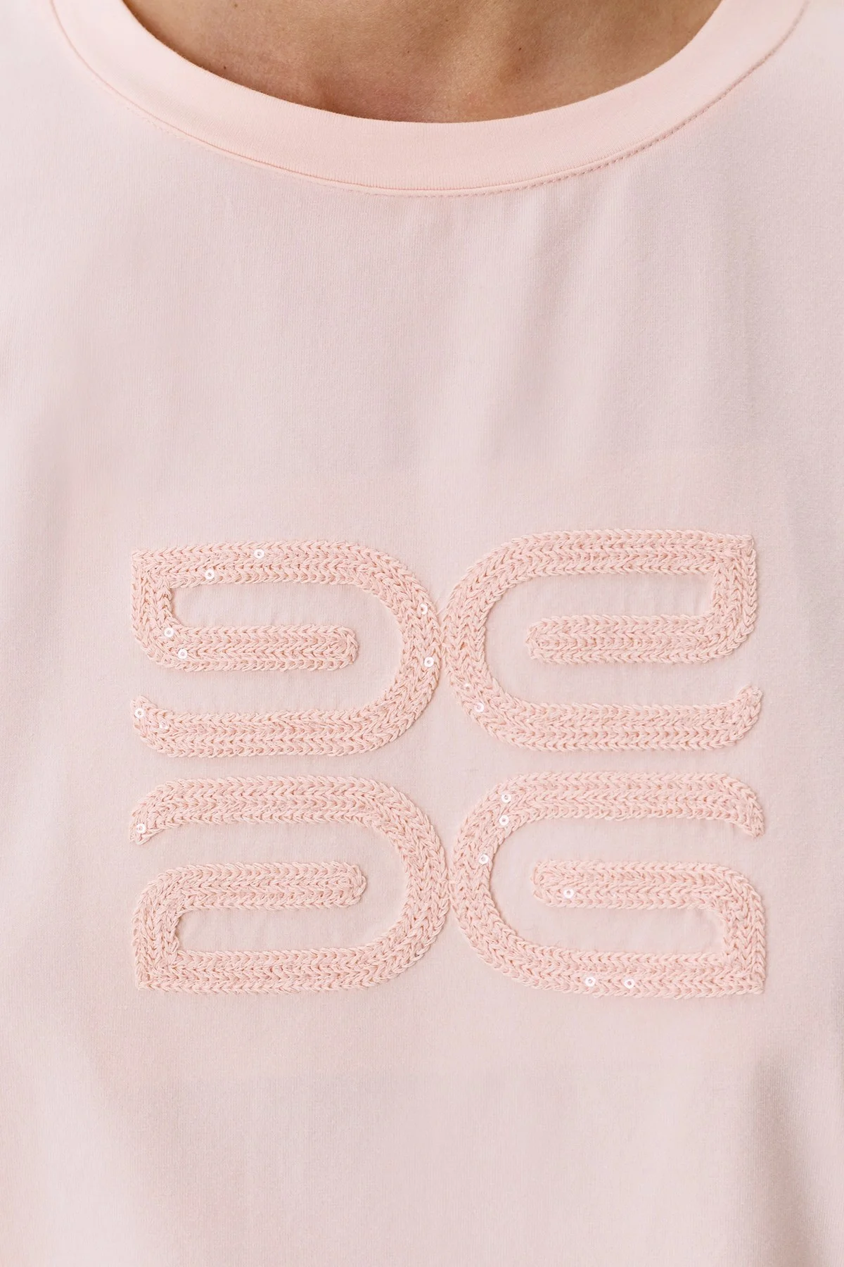 Футболка с вышивкой лого, 40