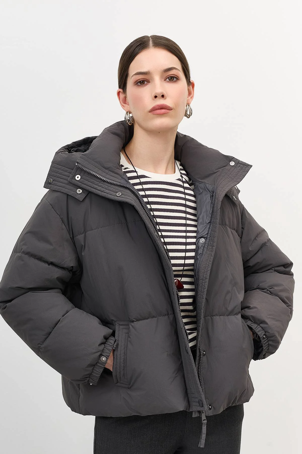 Лимитированная серия графитовая куртка с четким кроем и асимметрией с варежками, 50