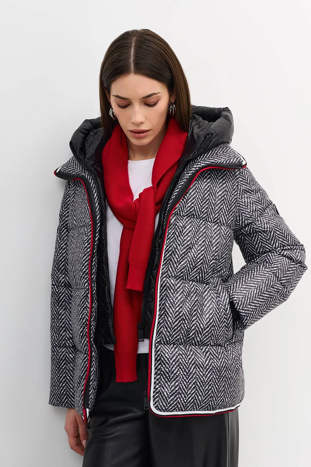 Лимитированная серия комбинированная куртка с принтом и палантин, 52