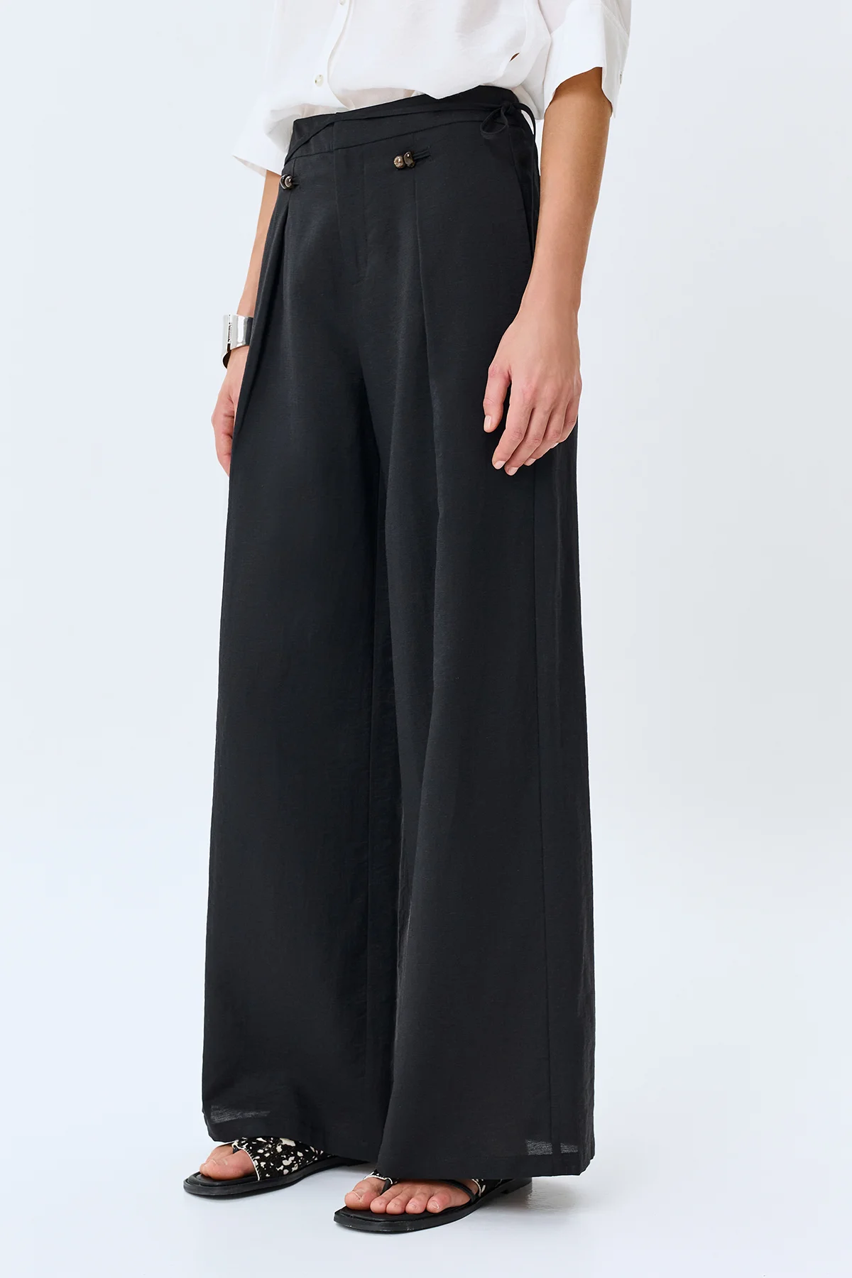 Широкие брюки с акцентным поясом, 48